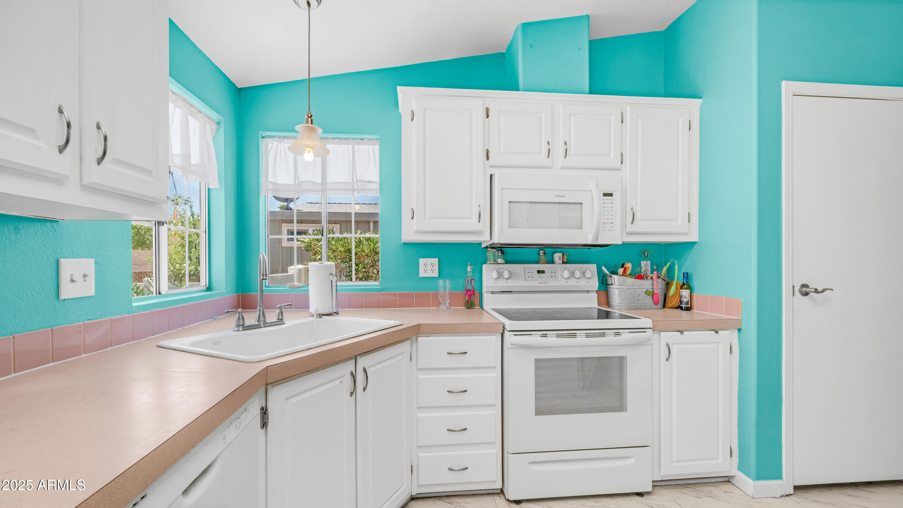 2400 E BASELINE Avenue, 44