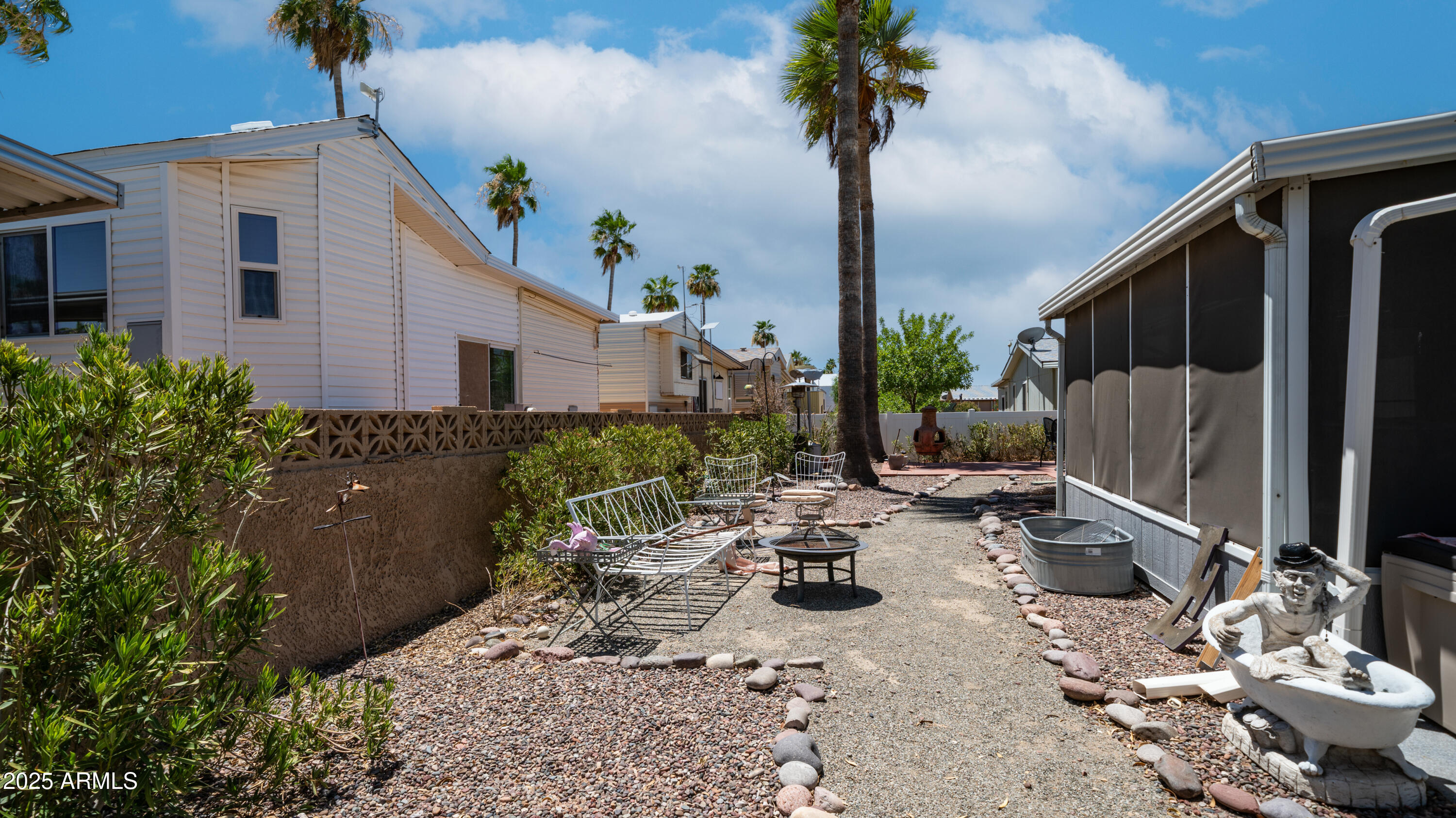 2400 E BASELINE Avenue, 44