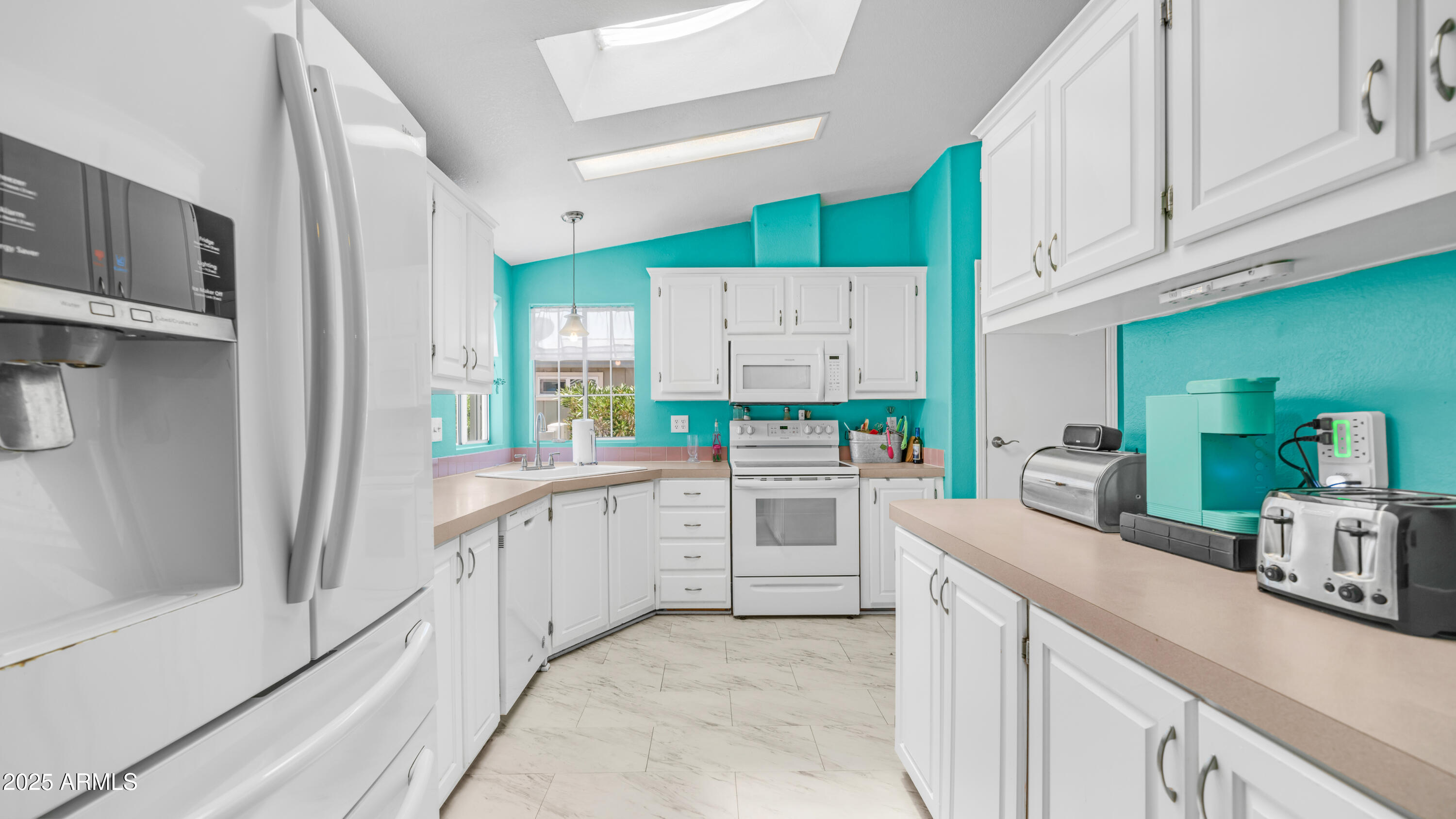 2400 E BASELINE Avenue, 44