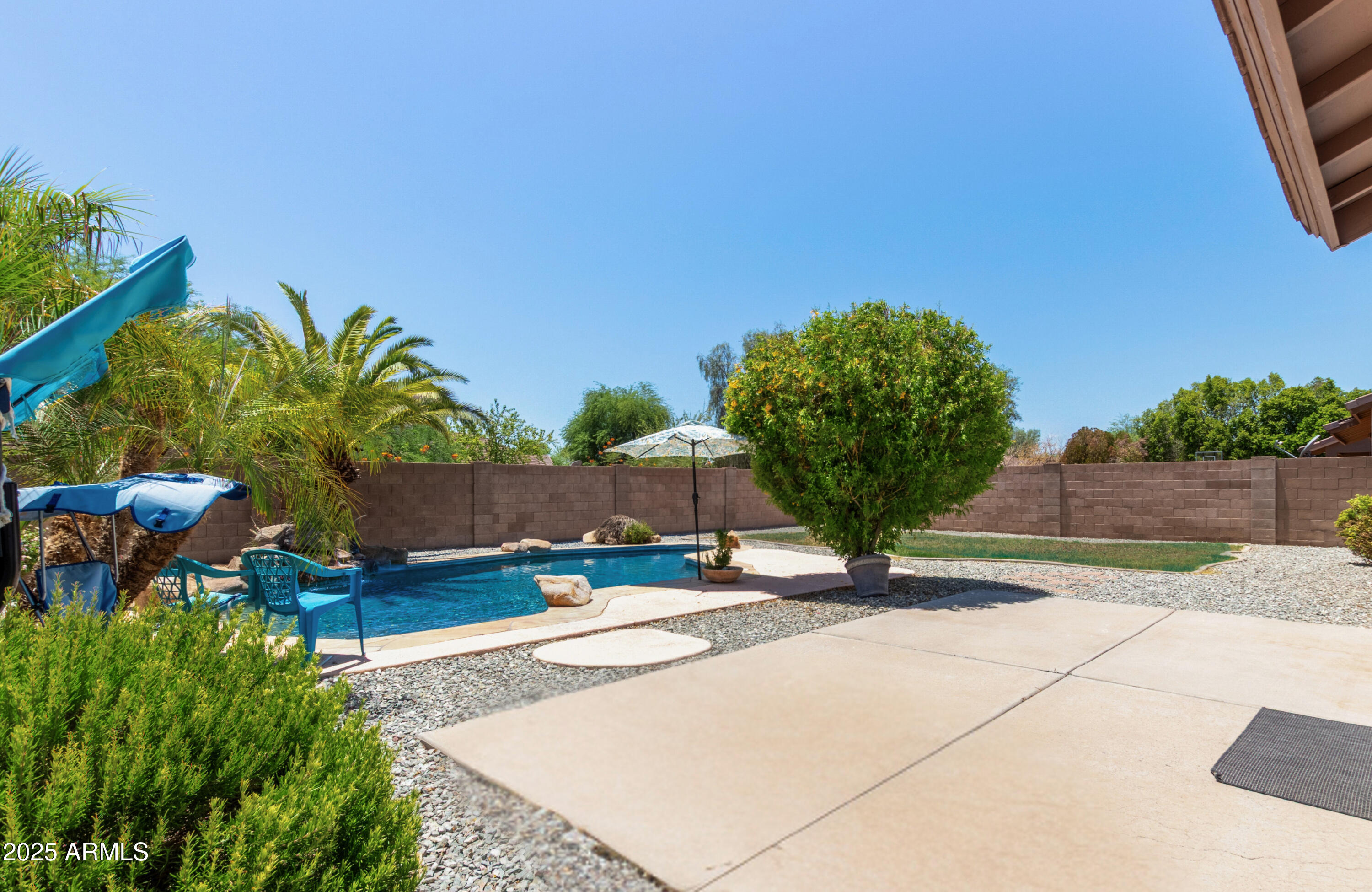 14817 W HONEYSUCKLE Lane