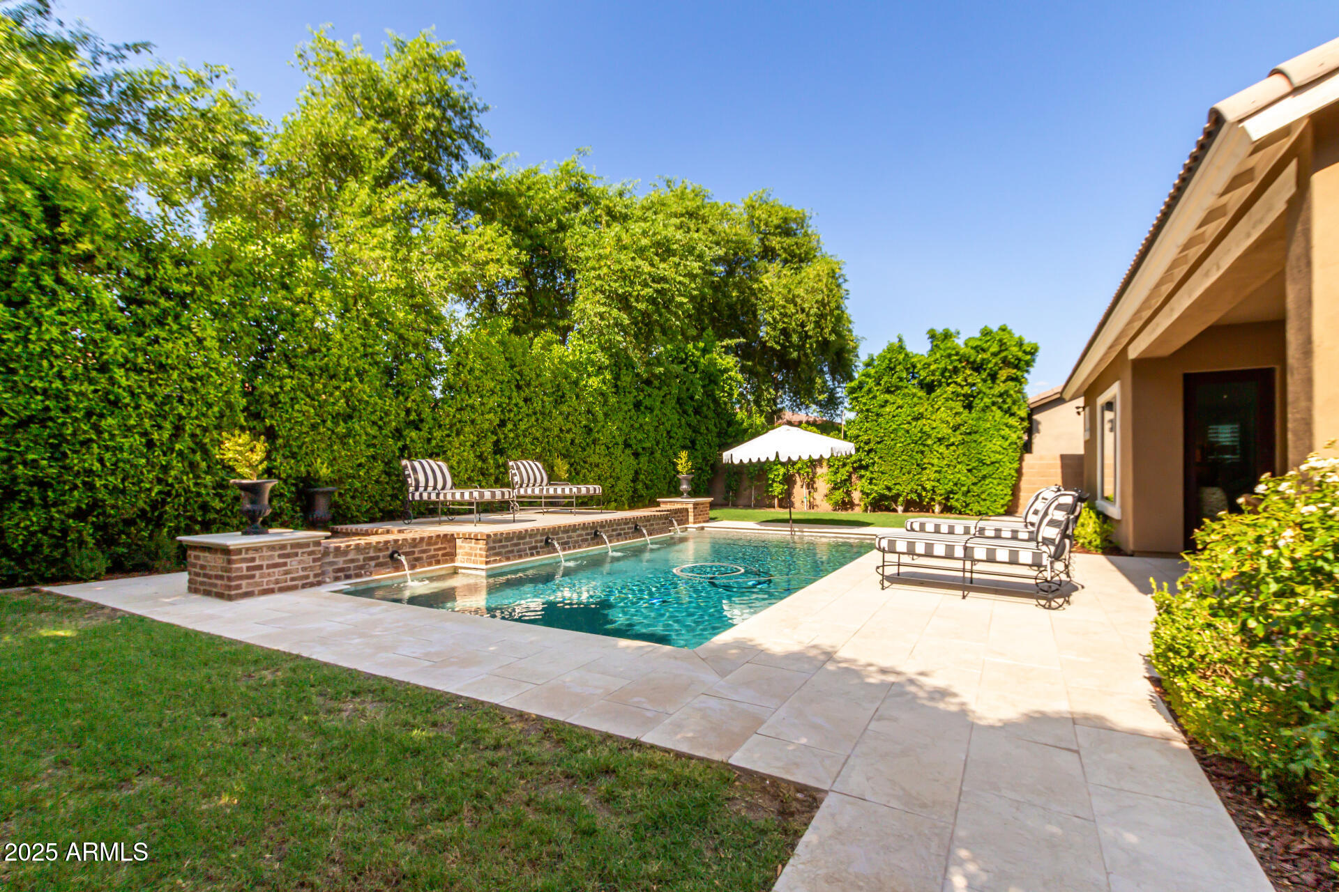 2960 E Sunrise Place