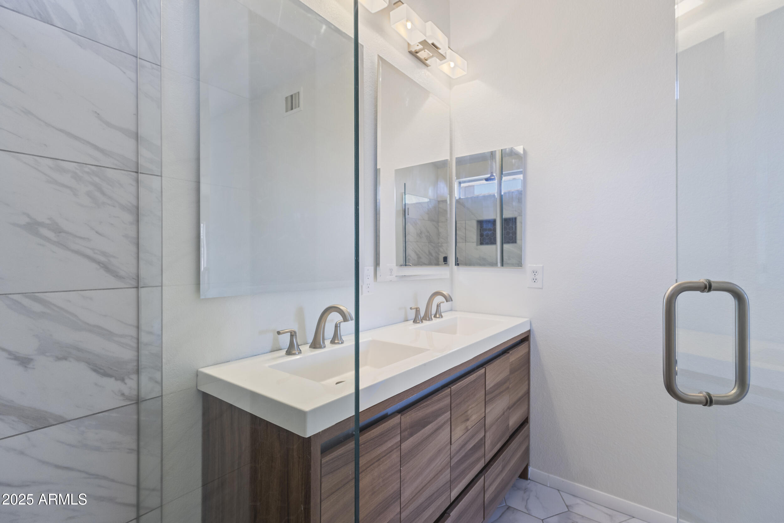 16633 S 28th Place
