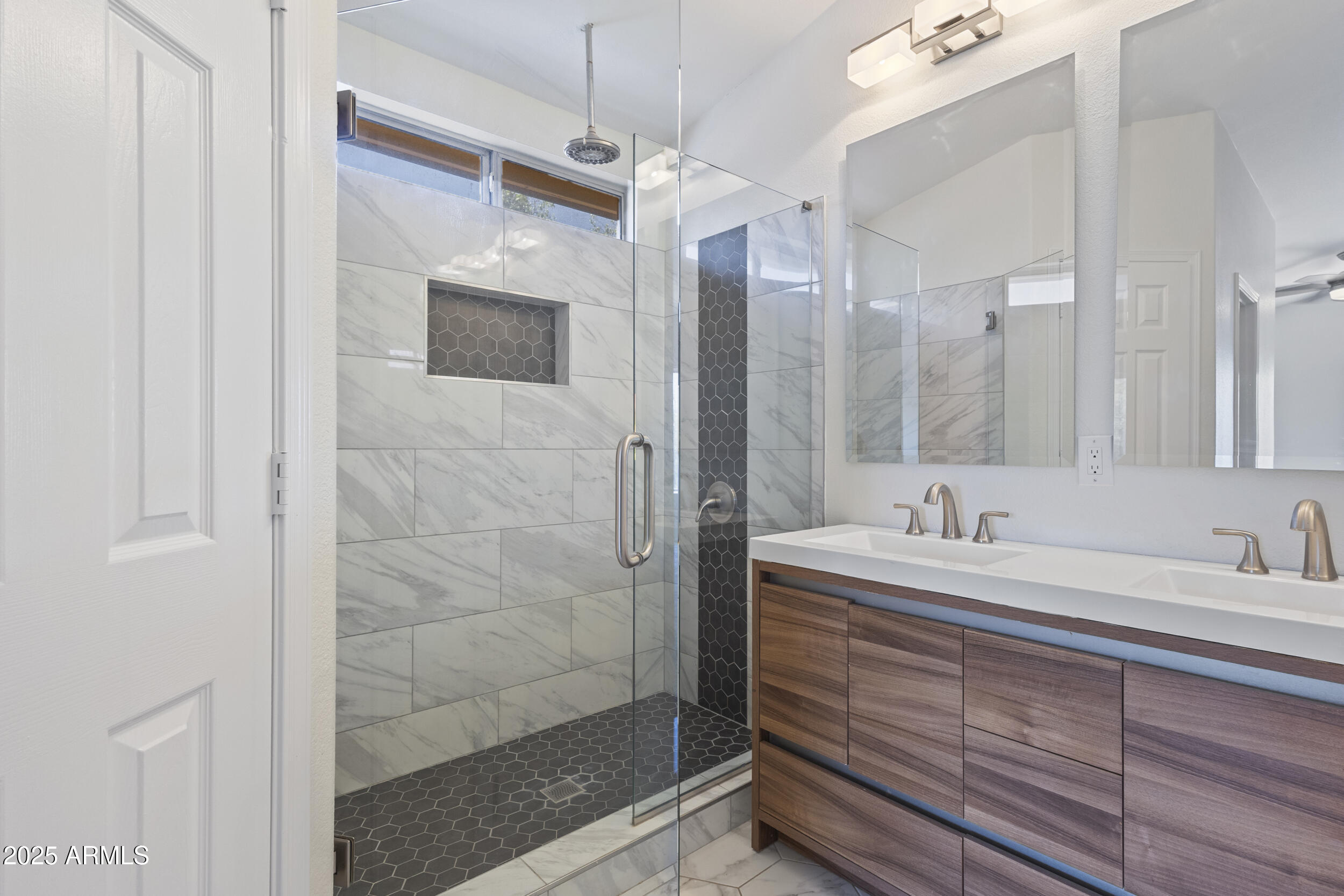16633 S 28th Place