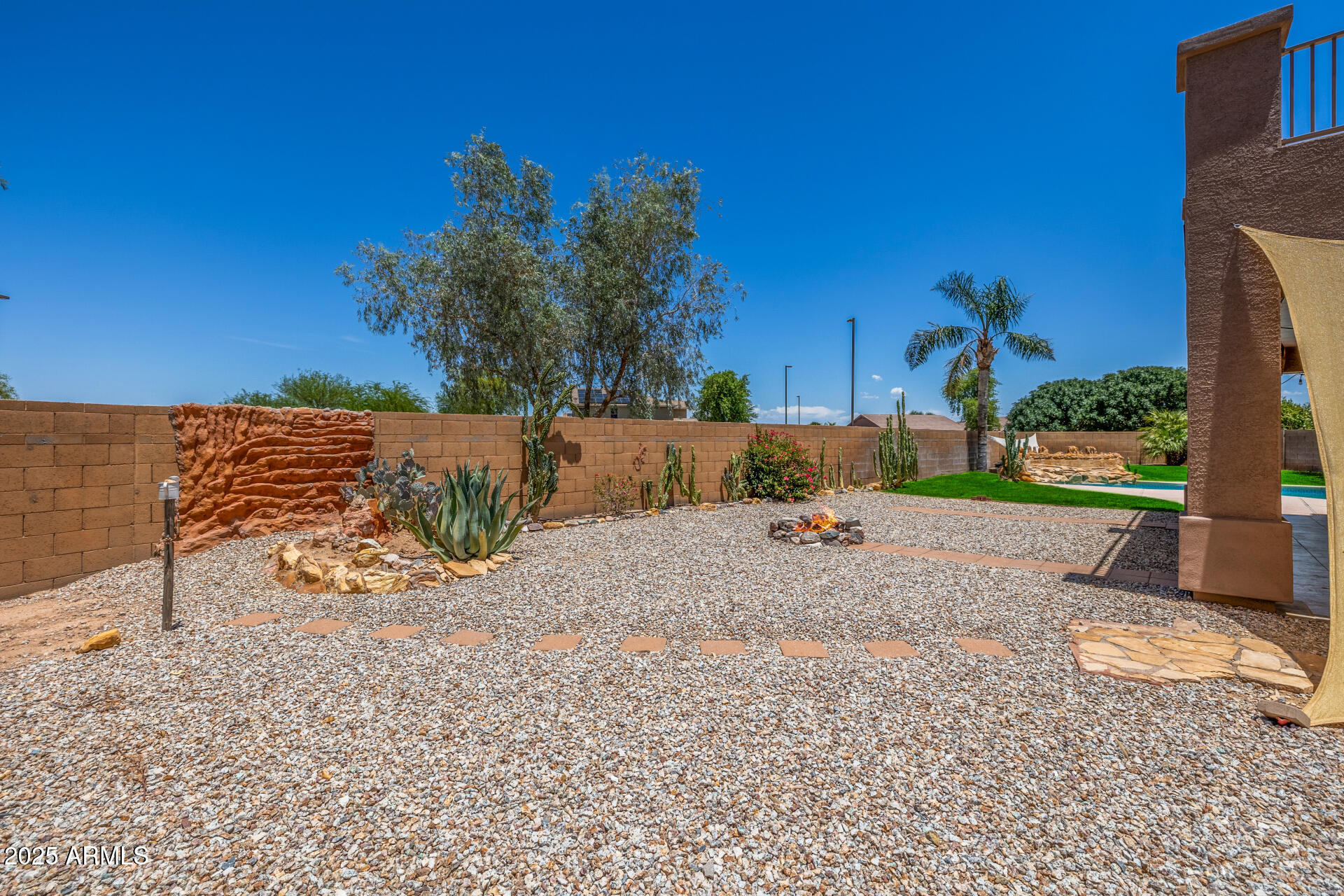 2360 W GOLDMINE MOUNTAIN Drive