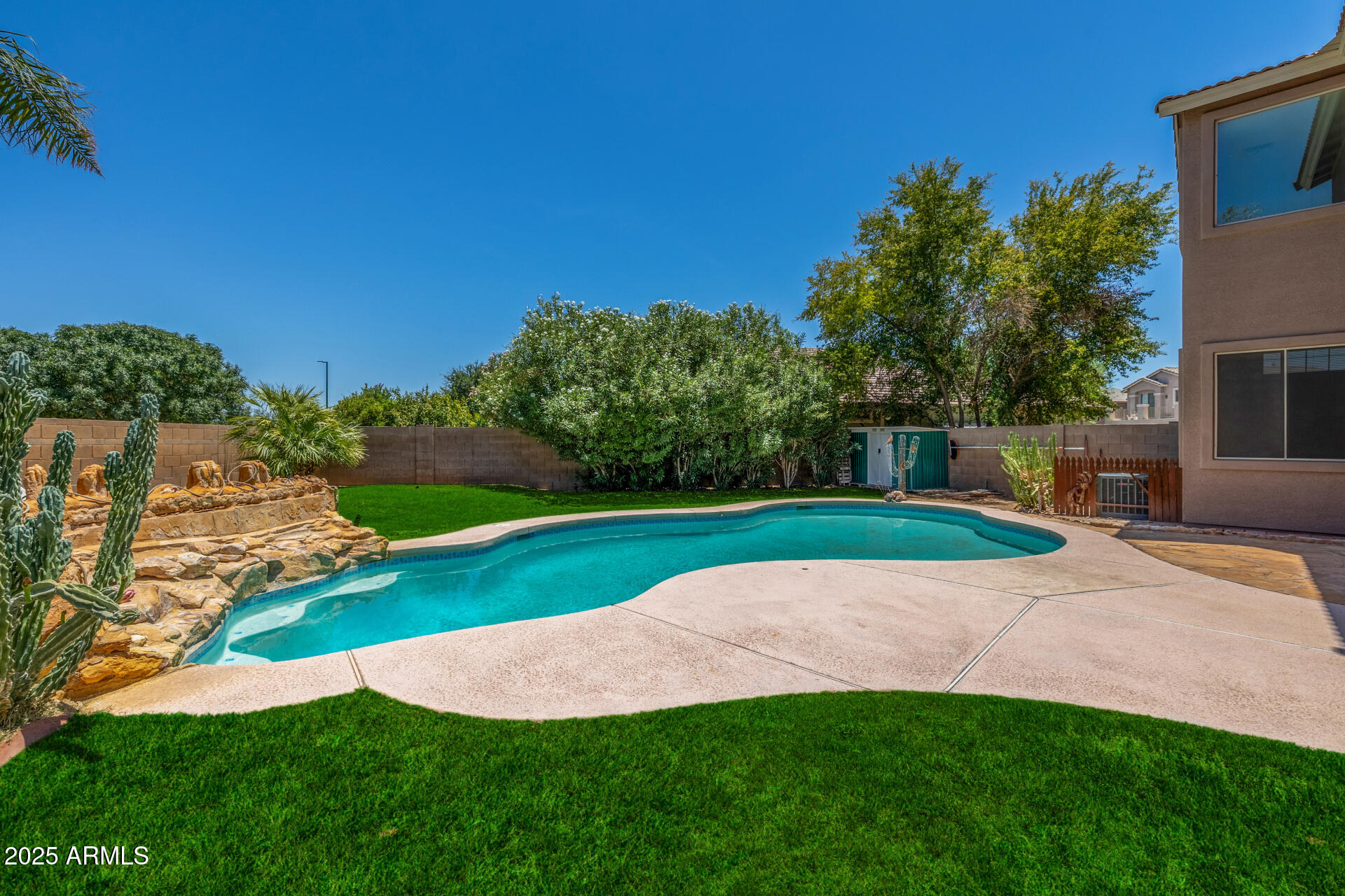 2360 W GOLDMINE MOUNTAIN Drive