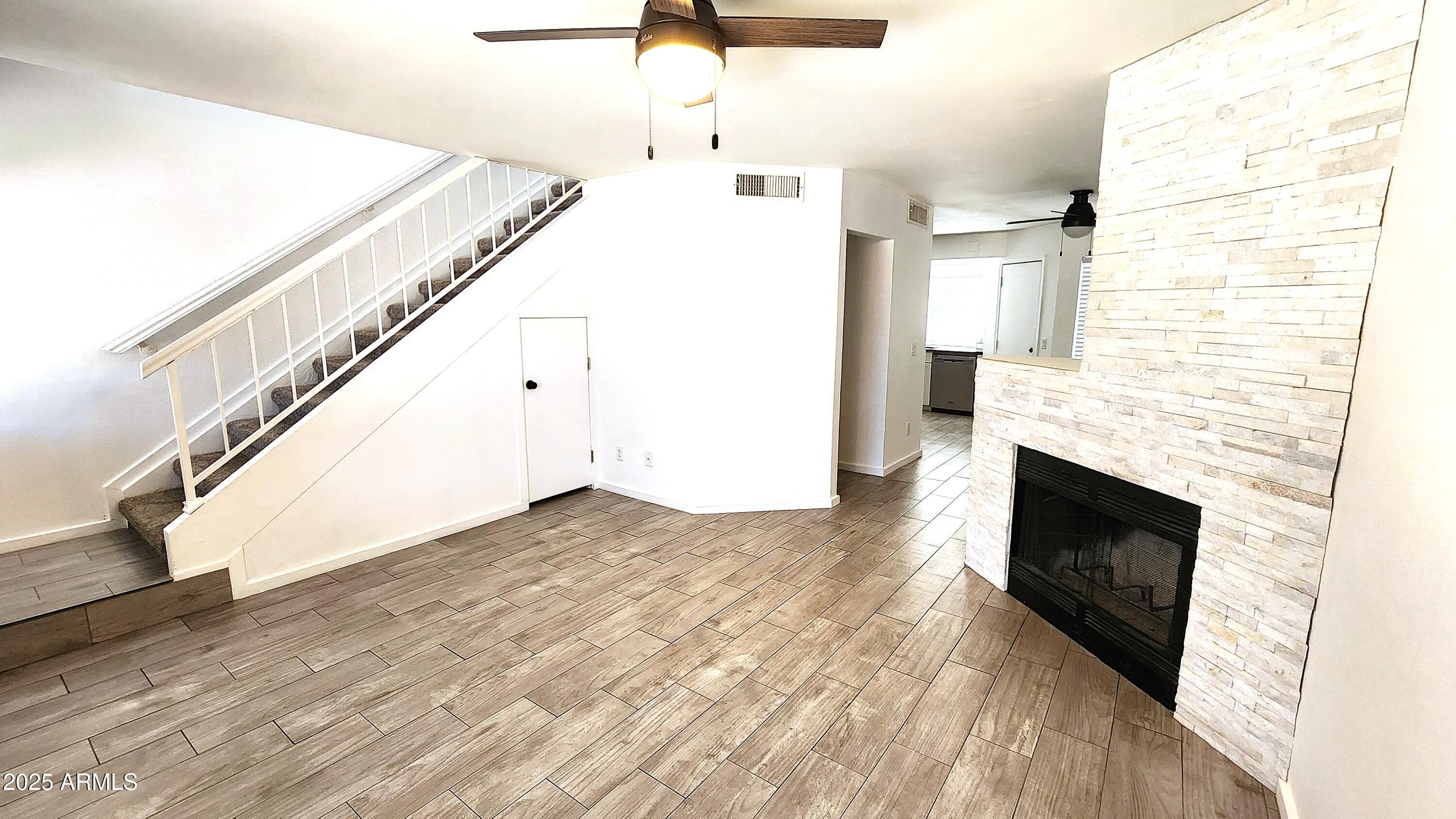 860 N MCQUEEN Road, 1038