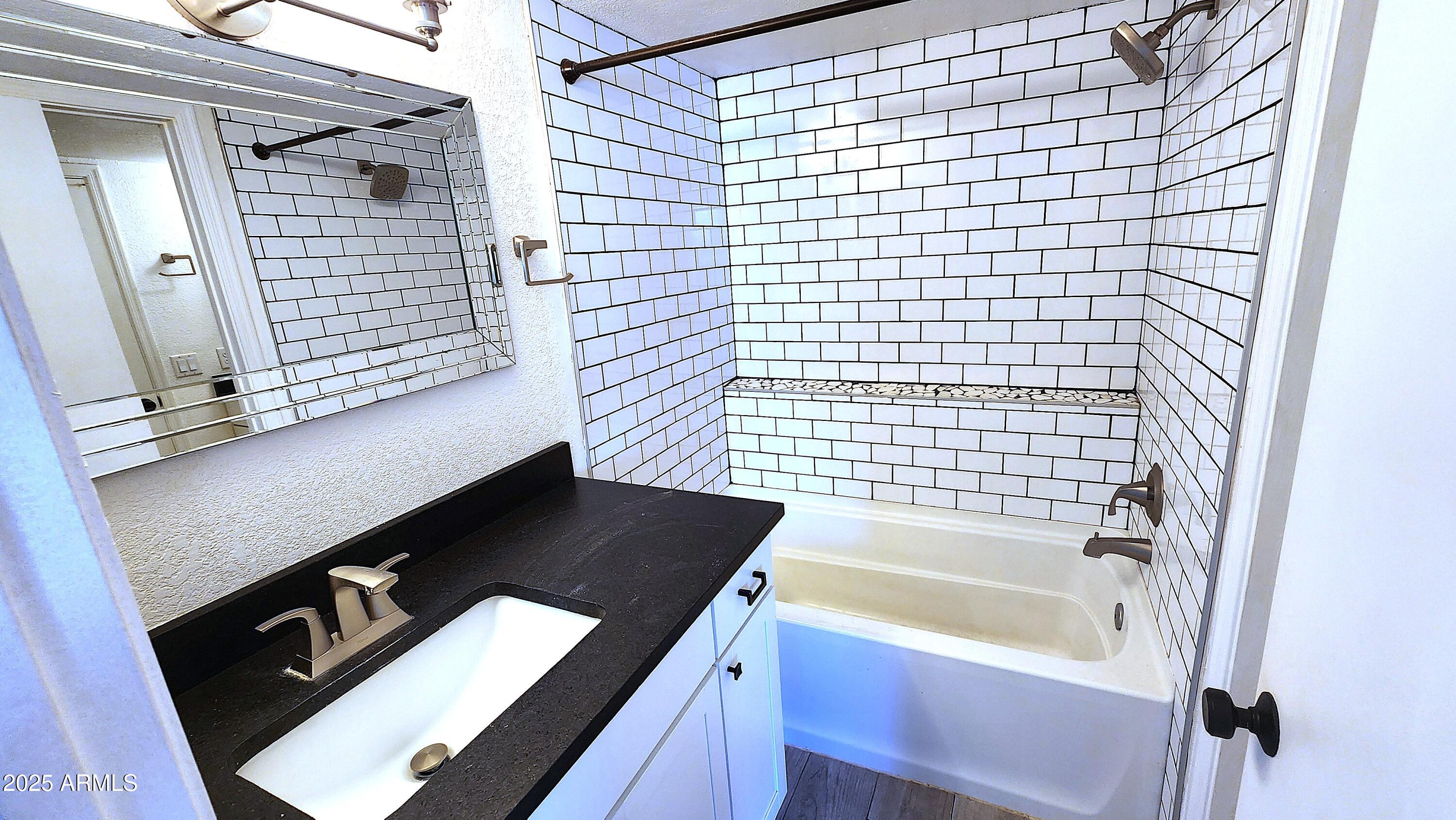 860 N MCQUEEN Road, 1038