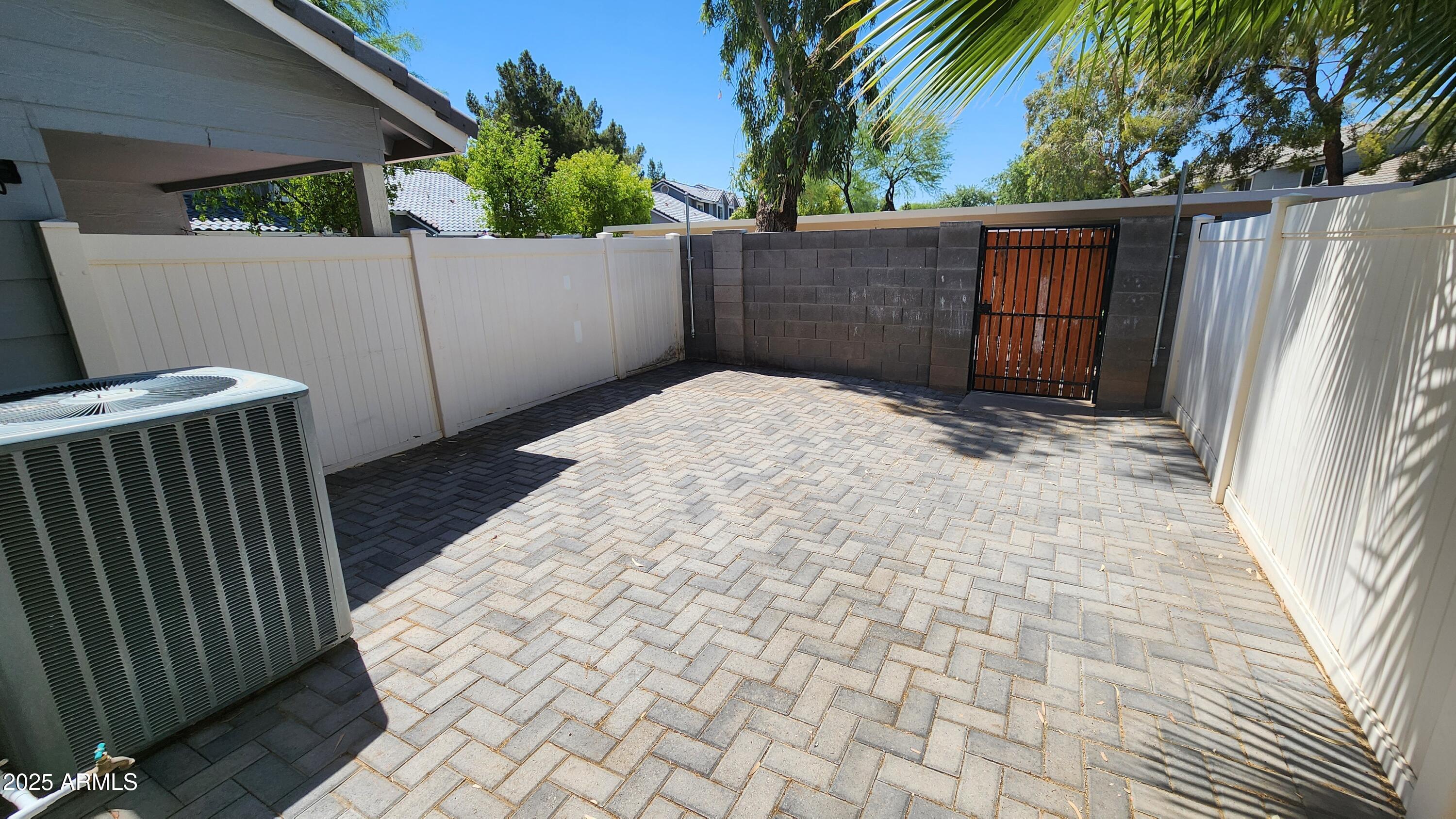 860 N MCQUEEN Road, 1038