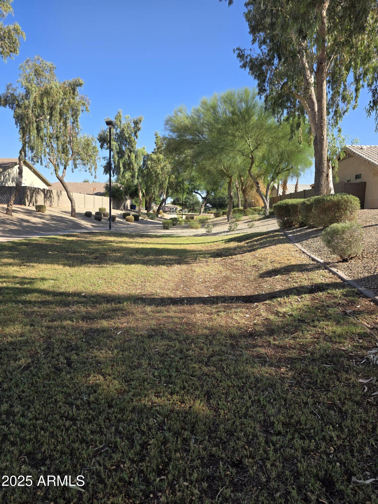 2293 E LONGHORN Place