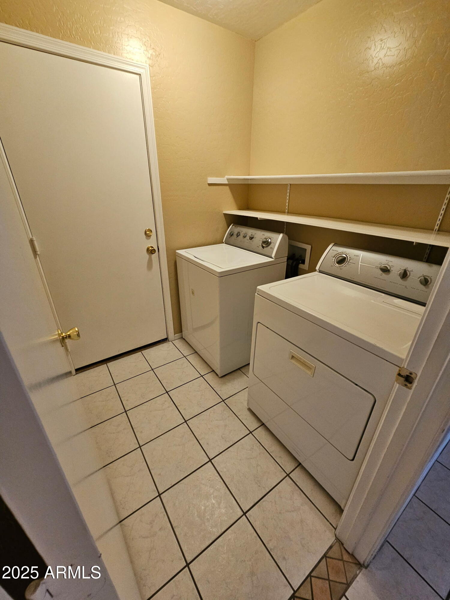 2293 E LONGHORN Place