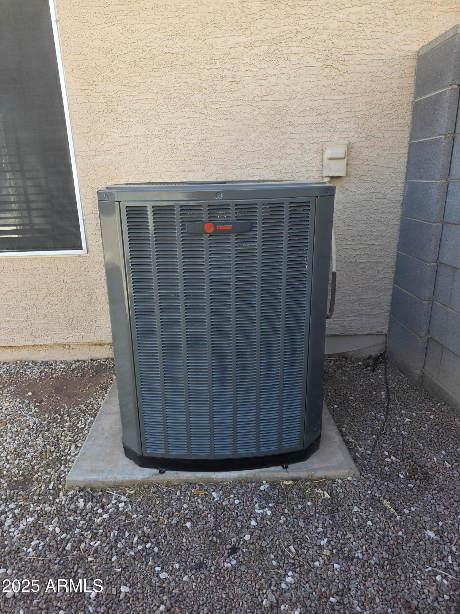 2293 E LONGHORN Place