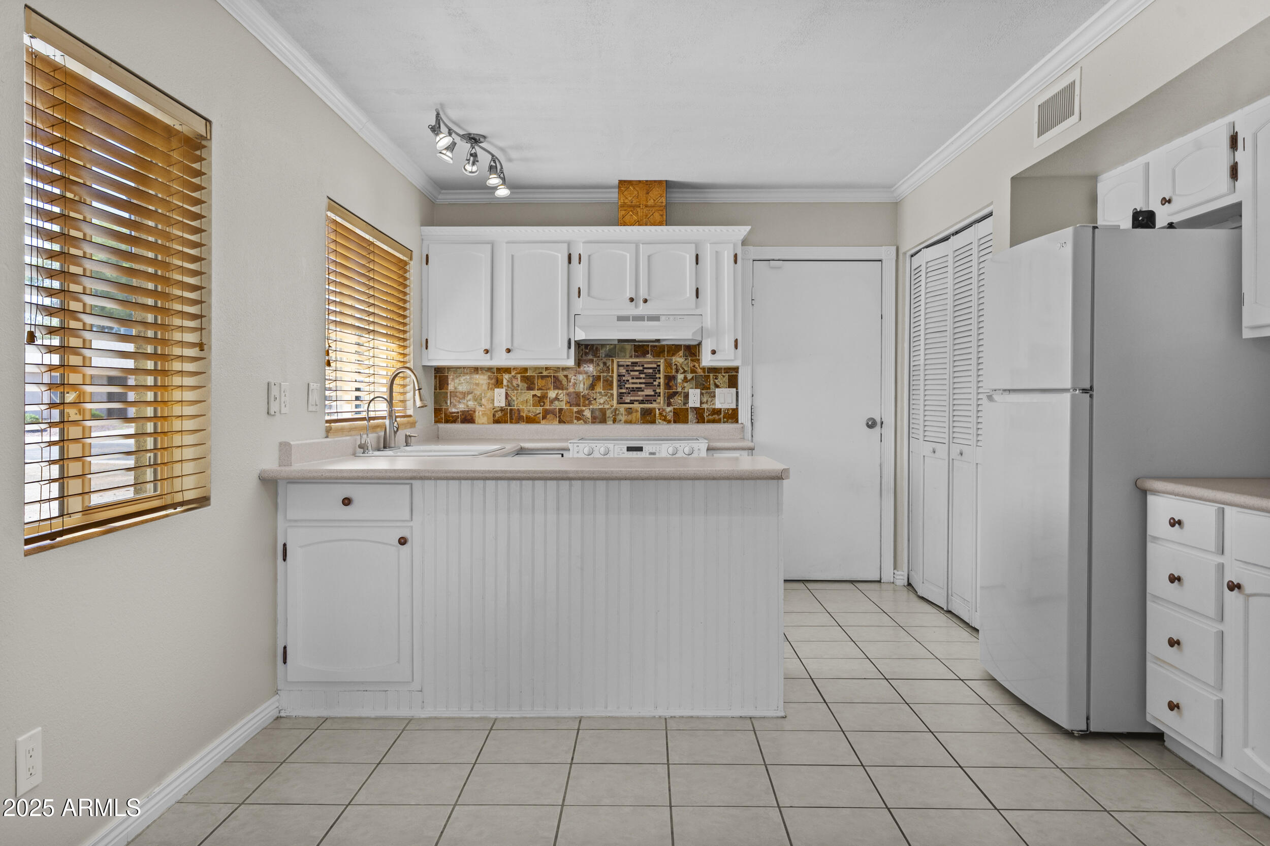 2220 W SEQUOIA Drive