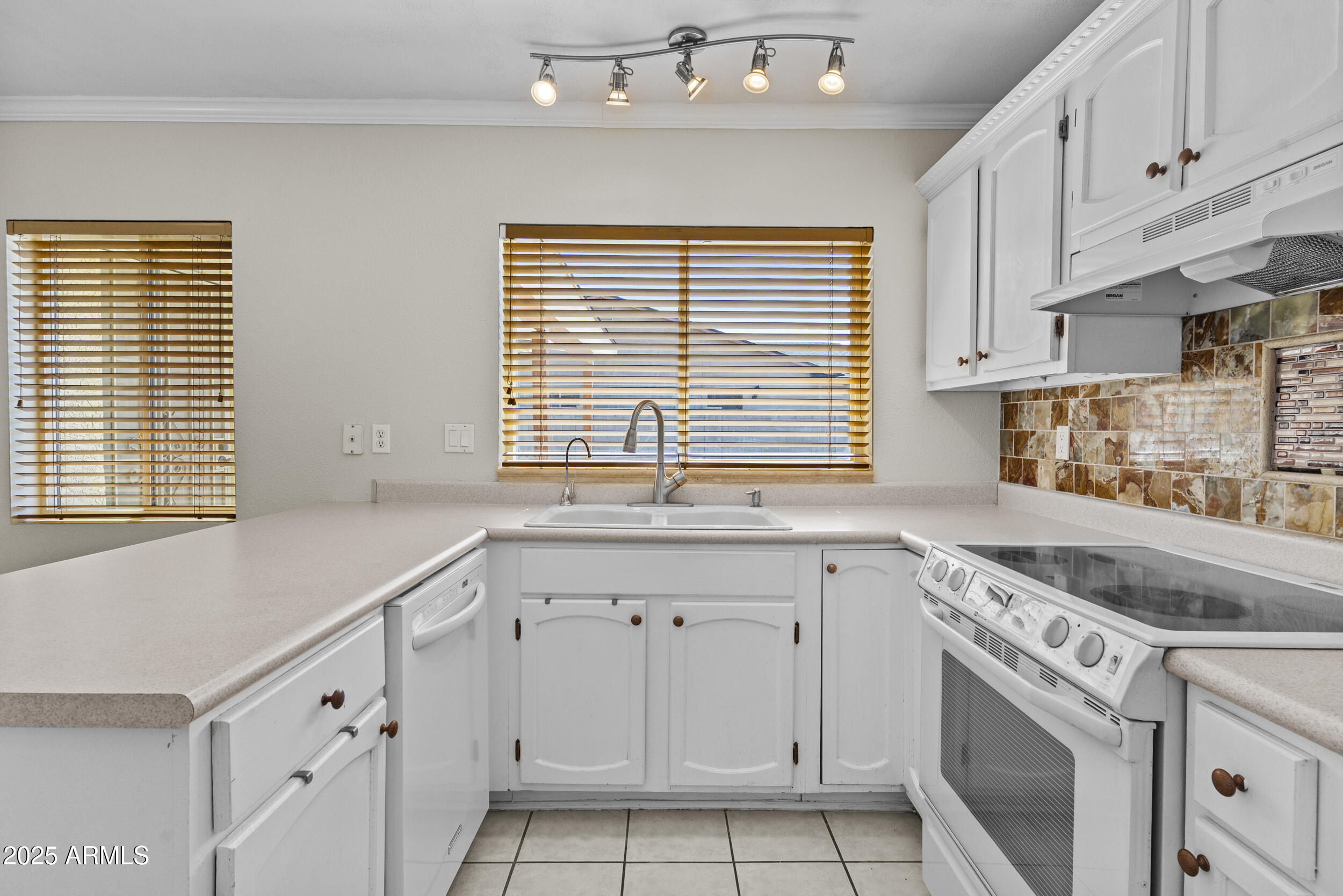 2220 W SEQUOIA Drive