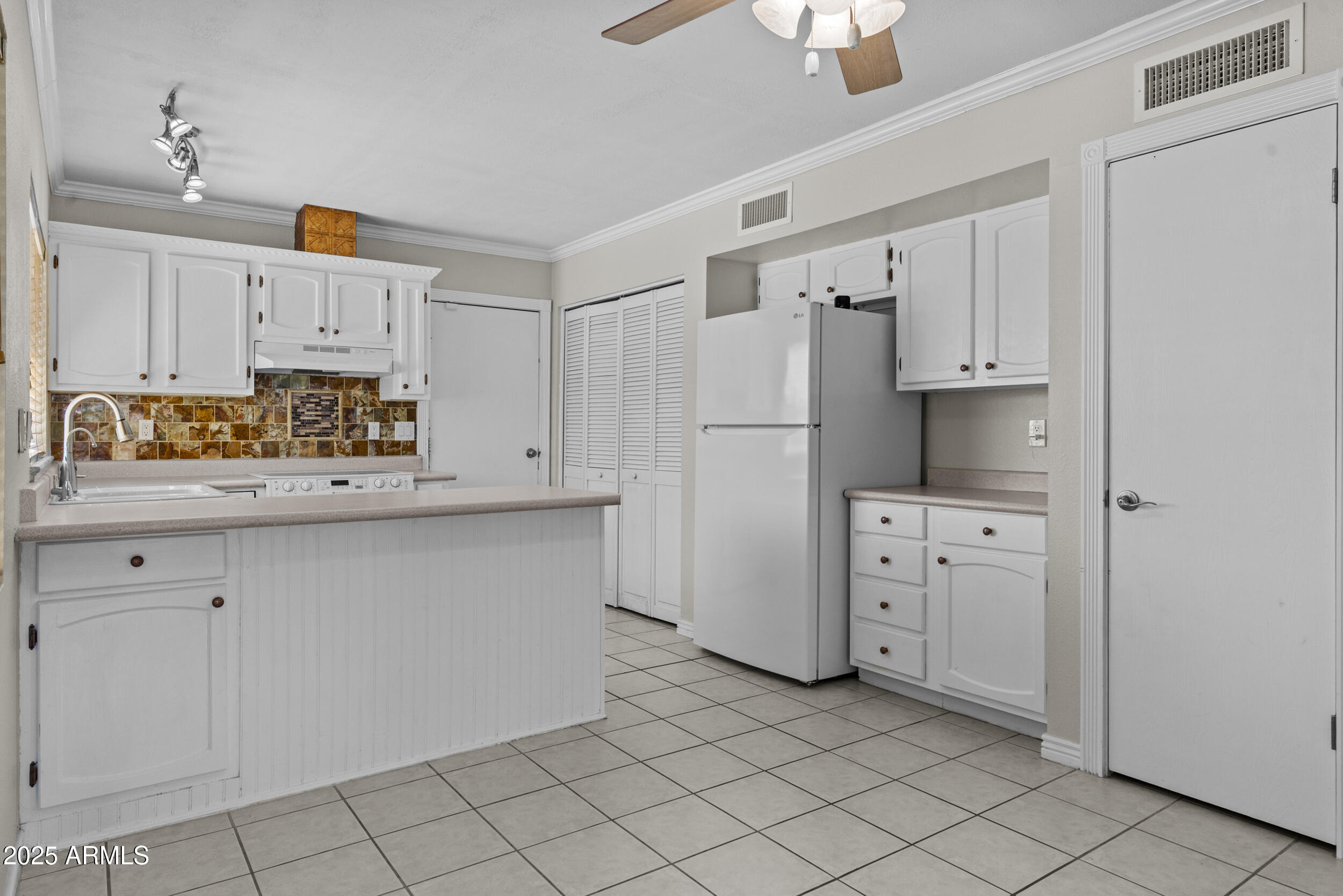 2220 W SEQUOIA Drive