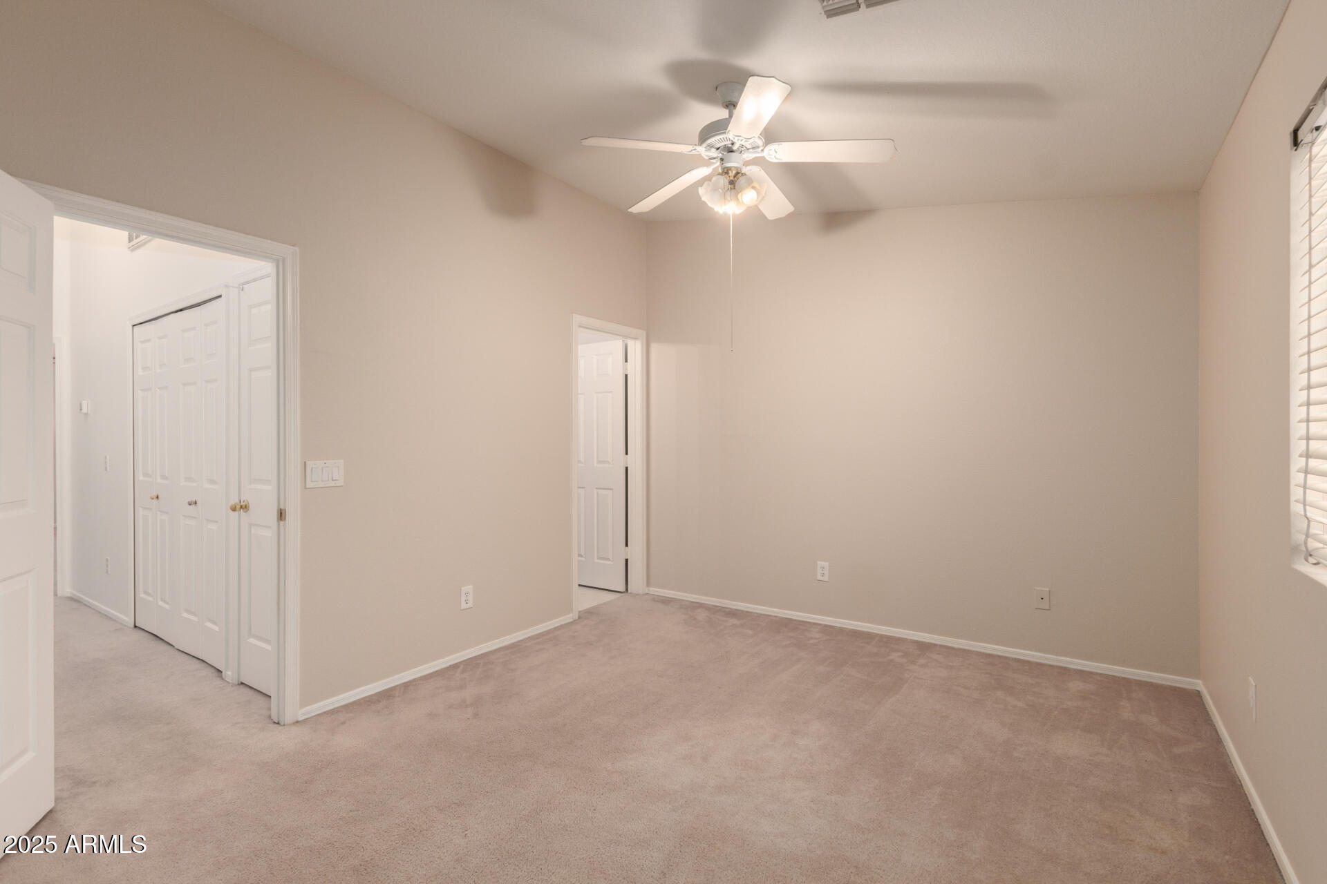 1961 N HARTFORD Street, 1212