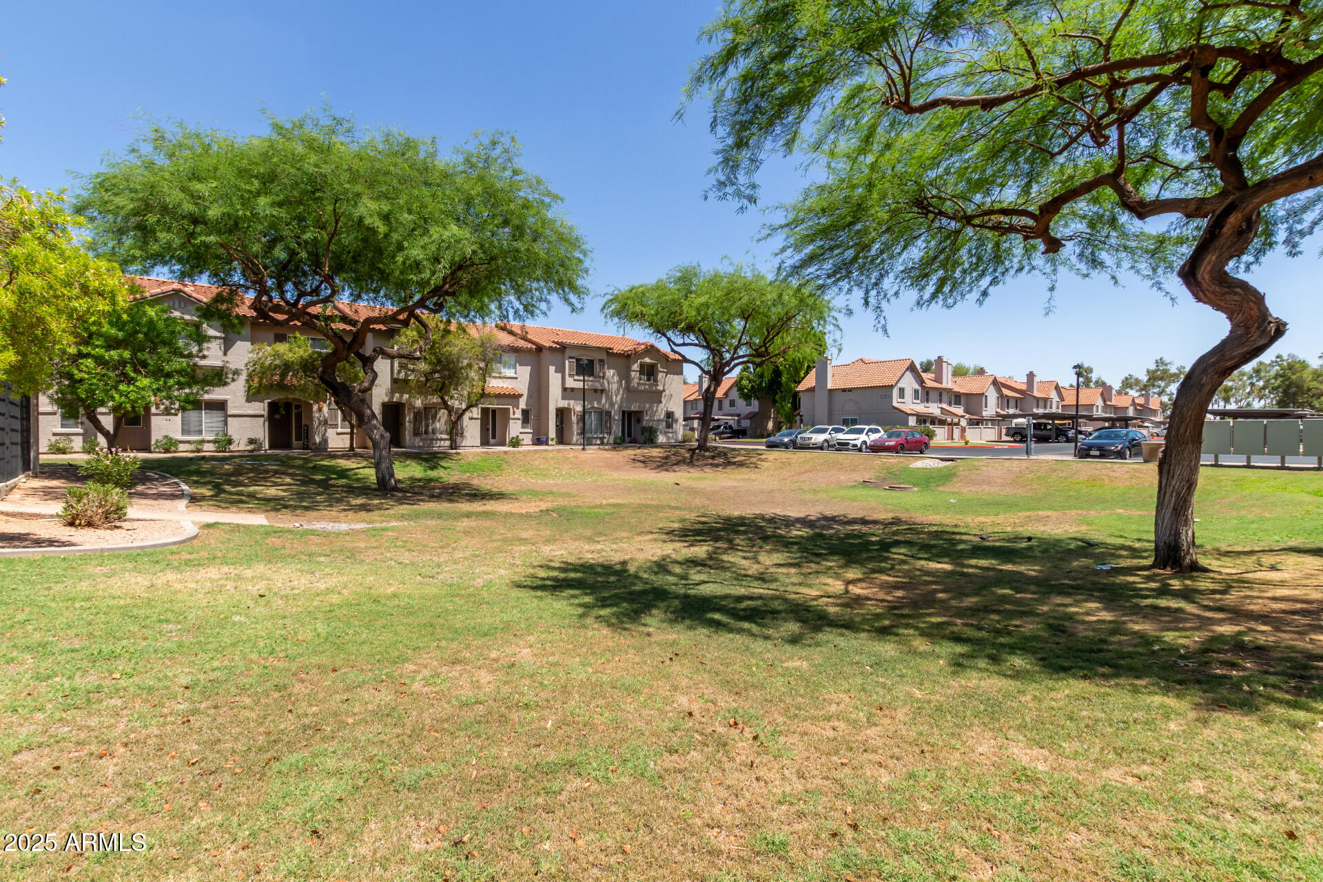 1961 N HARTFORD Street, 1212