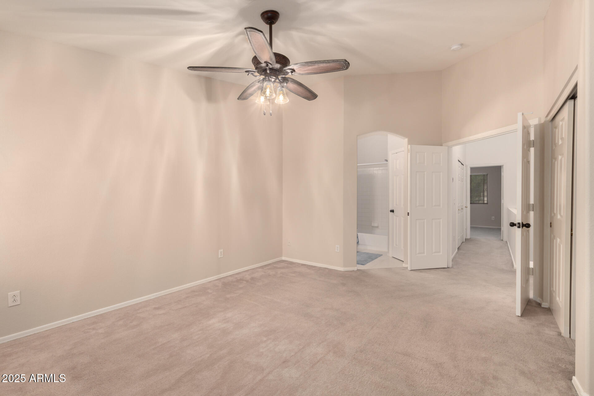 1961 N HARTFORD Street, 1212