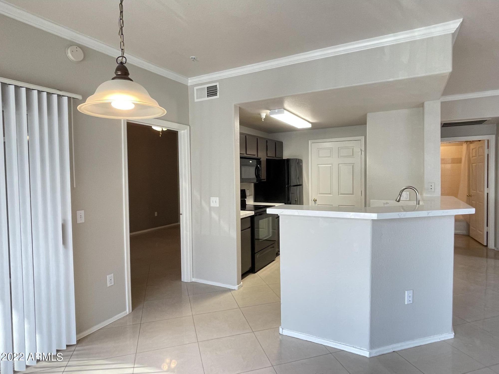 3236 E CHANDLER Boulevard, 1073