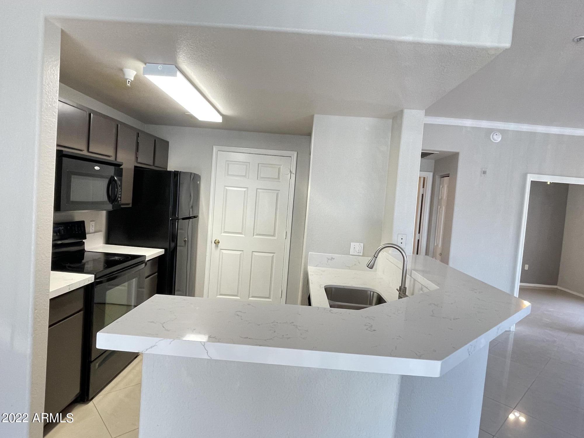 3236 E CHANDLER Boulevard, 1073