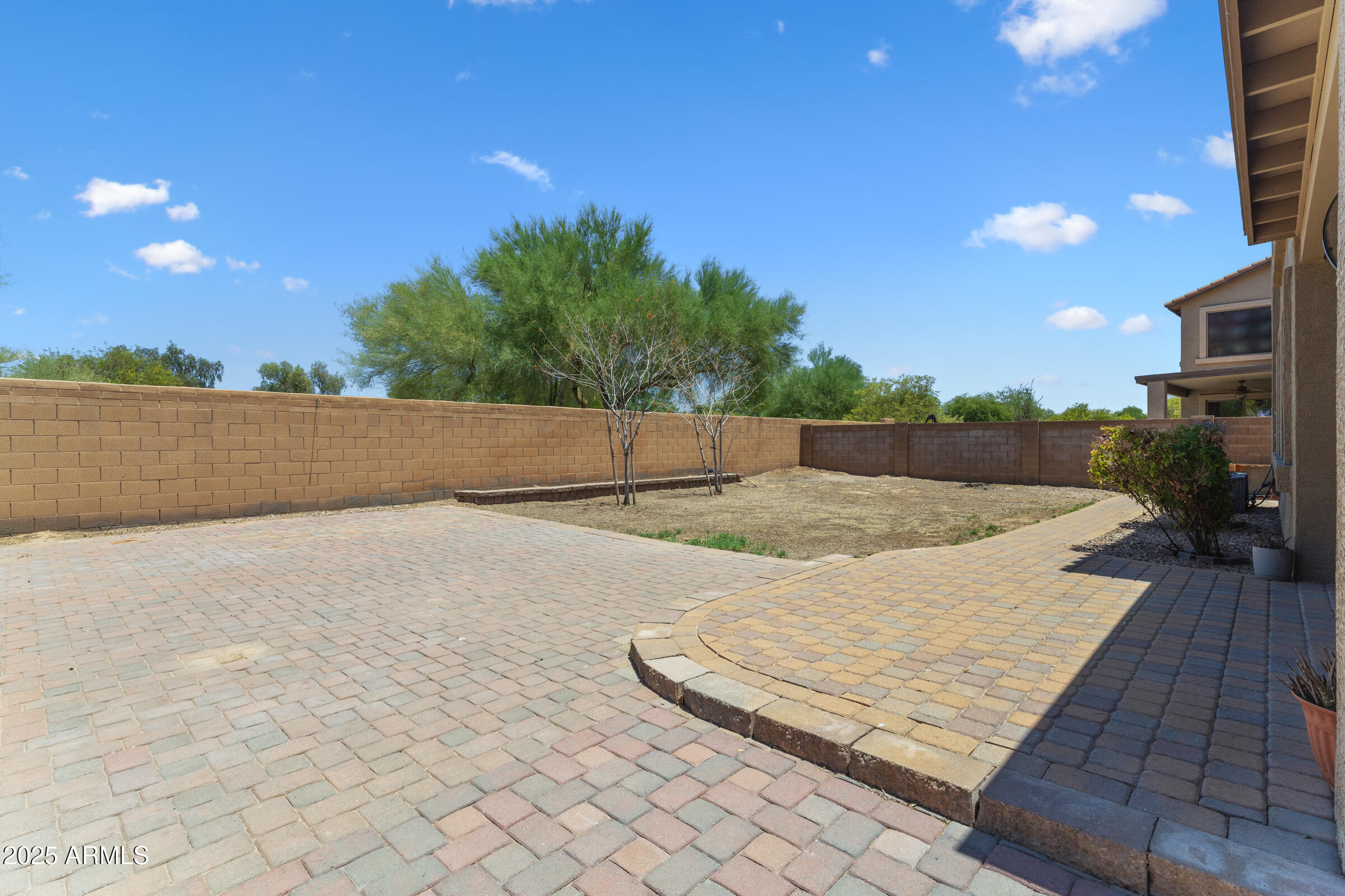 780 W HOLSTEIN Trail