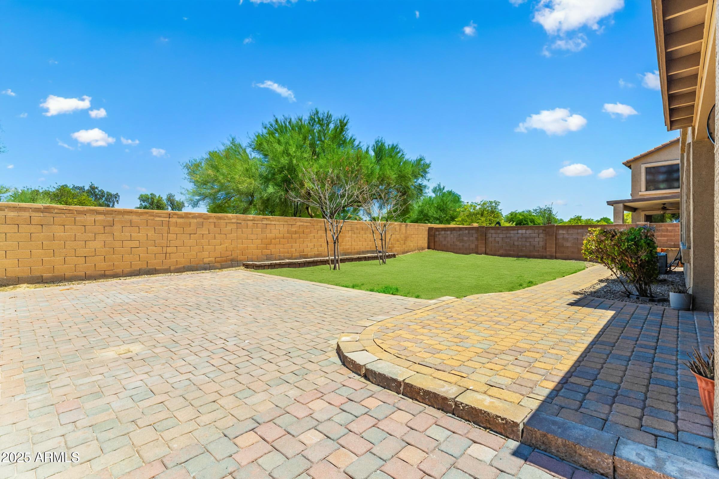 780 W HOLSTEIN Trail