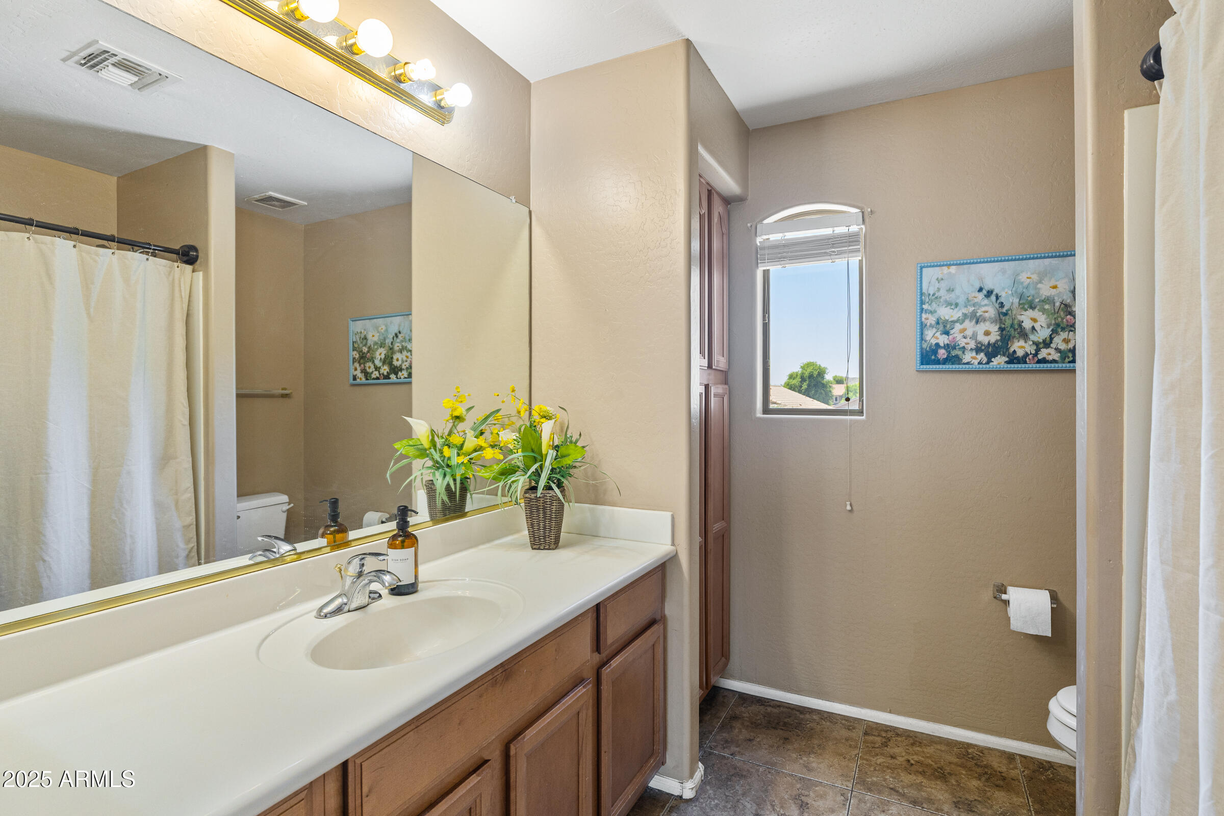 780 W HOLSTEIN Trail