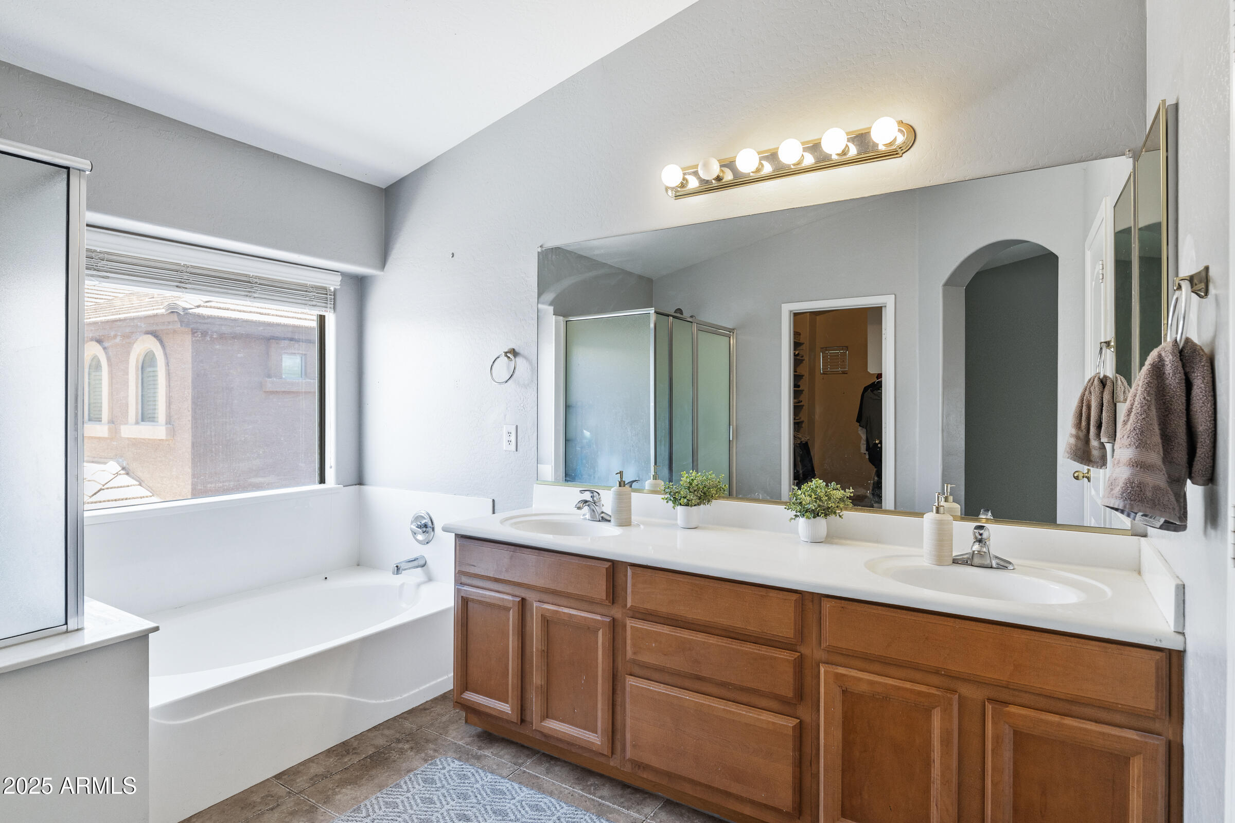 780 W HOLSTEIN Trail