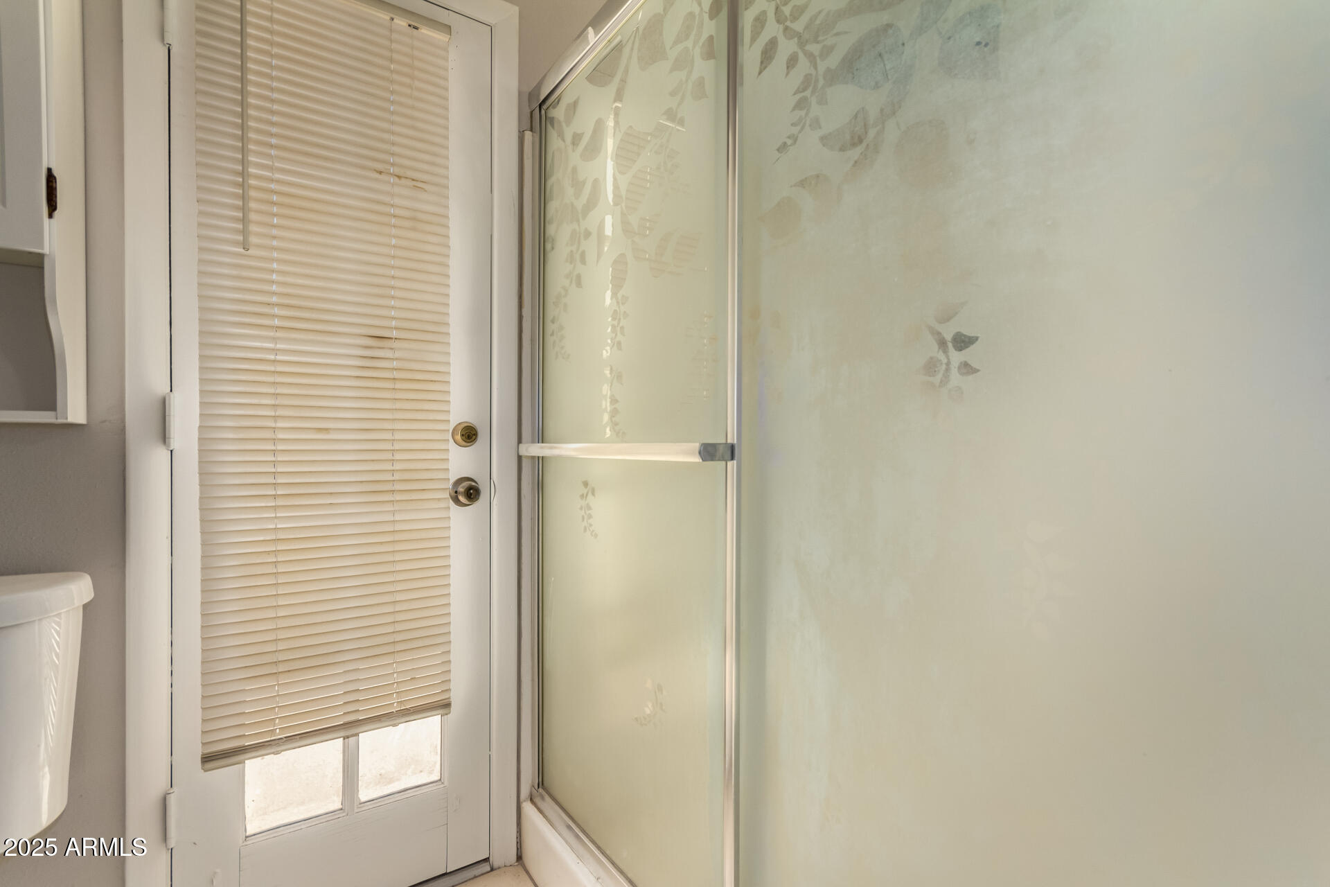 2717 W MEDINA Avenue