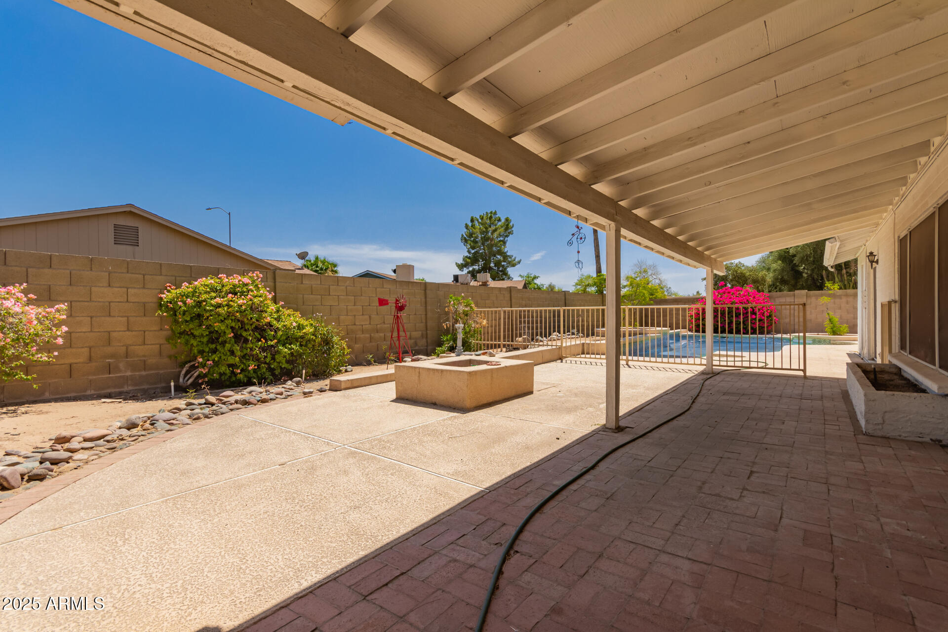 2717 W MEDINA Avenue