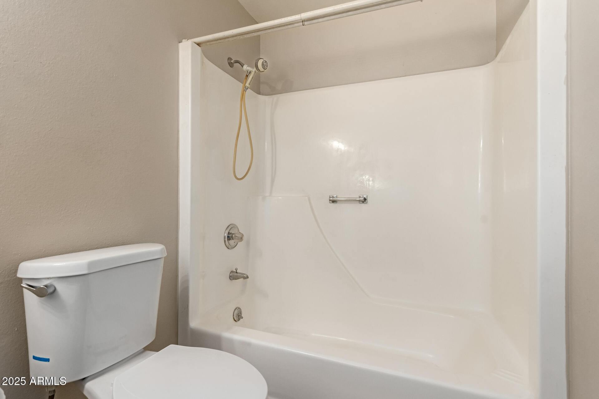 2717 W MEDINA Avenue