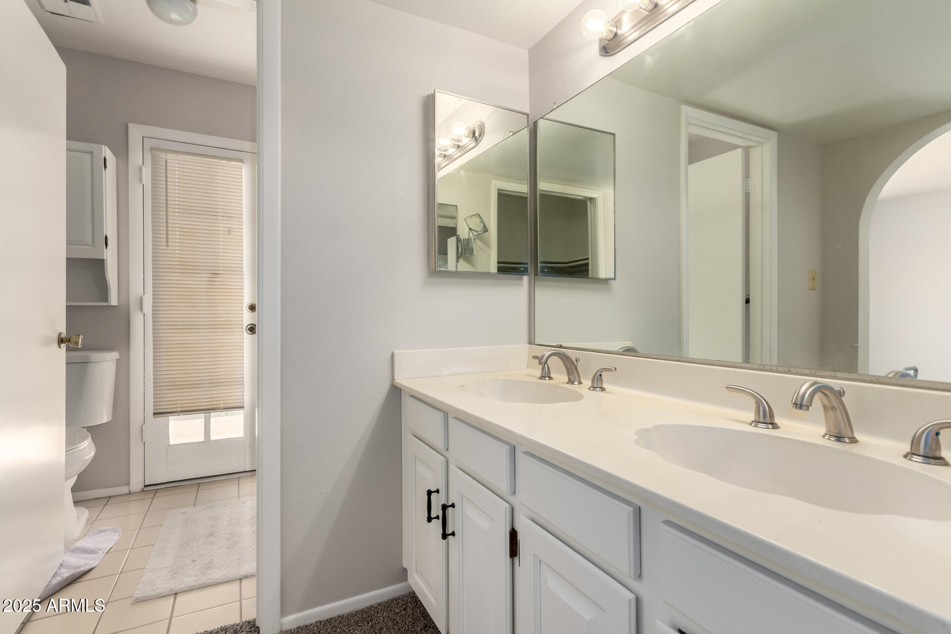 2717 W MEDINA Avenue