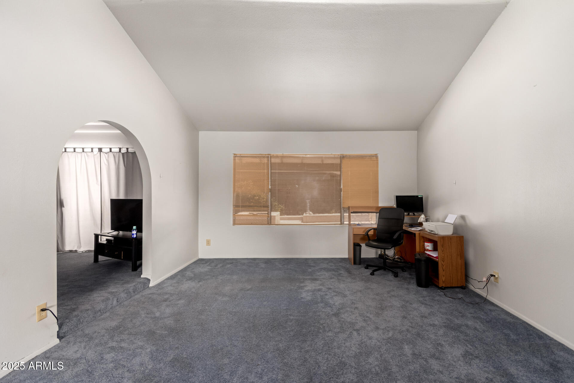 2717 W MEDINA Avenue