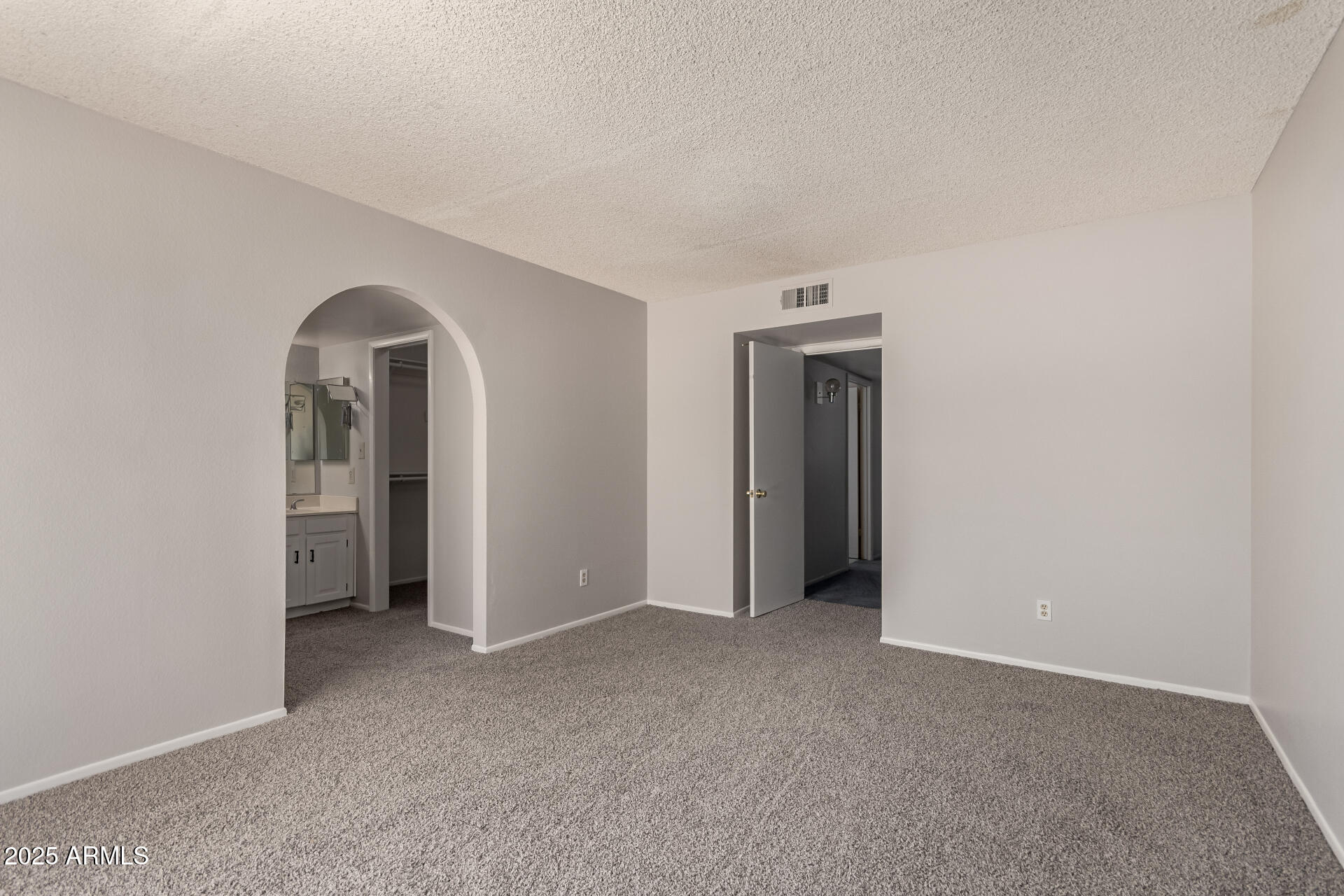 2717 W MEDINA Avenue