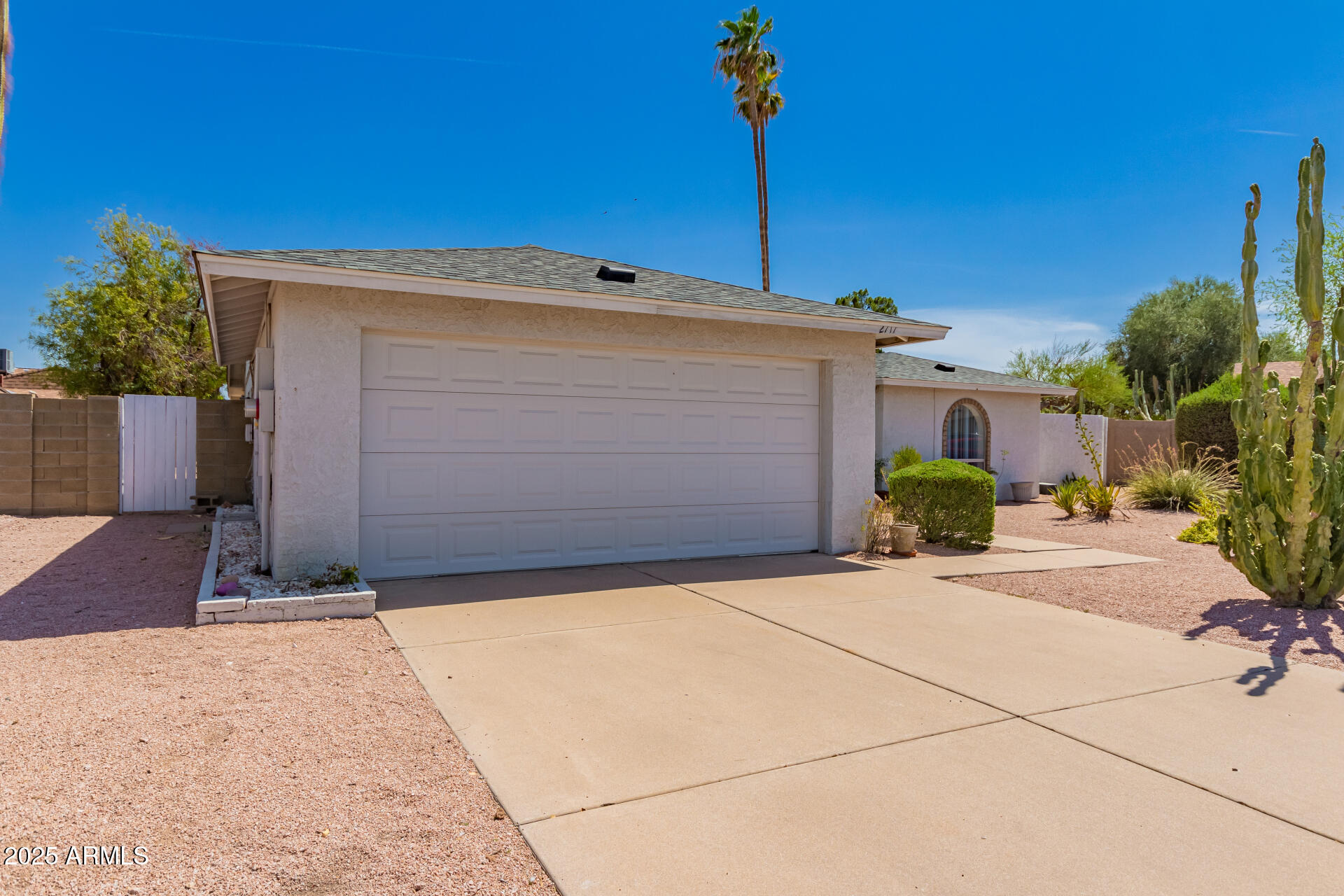 2717 W MEDINA Avenue