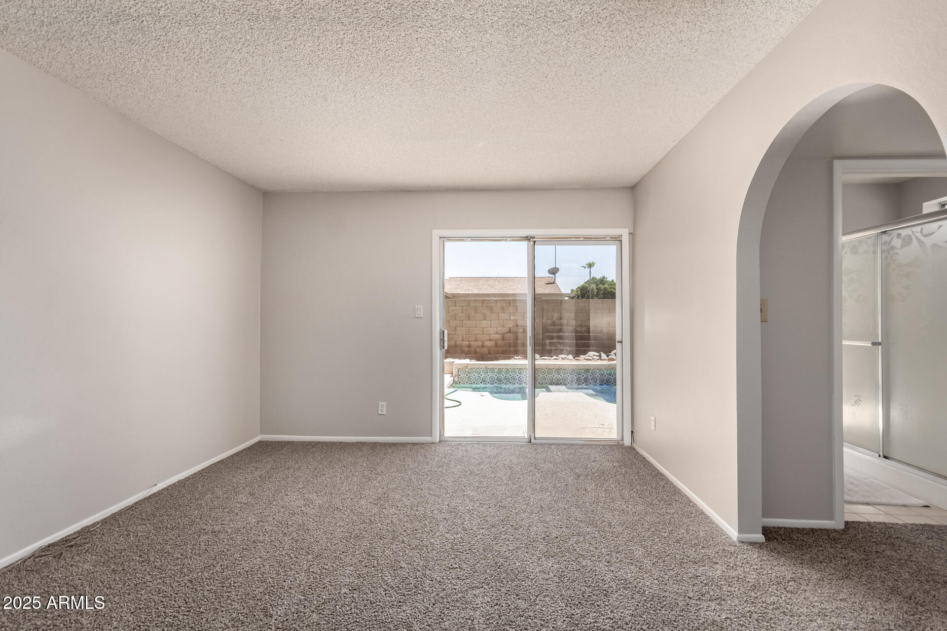 2717 W MEDINA Avenue