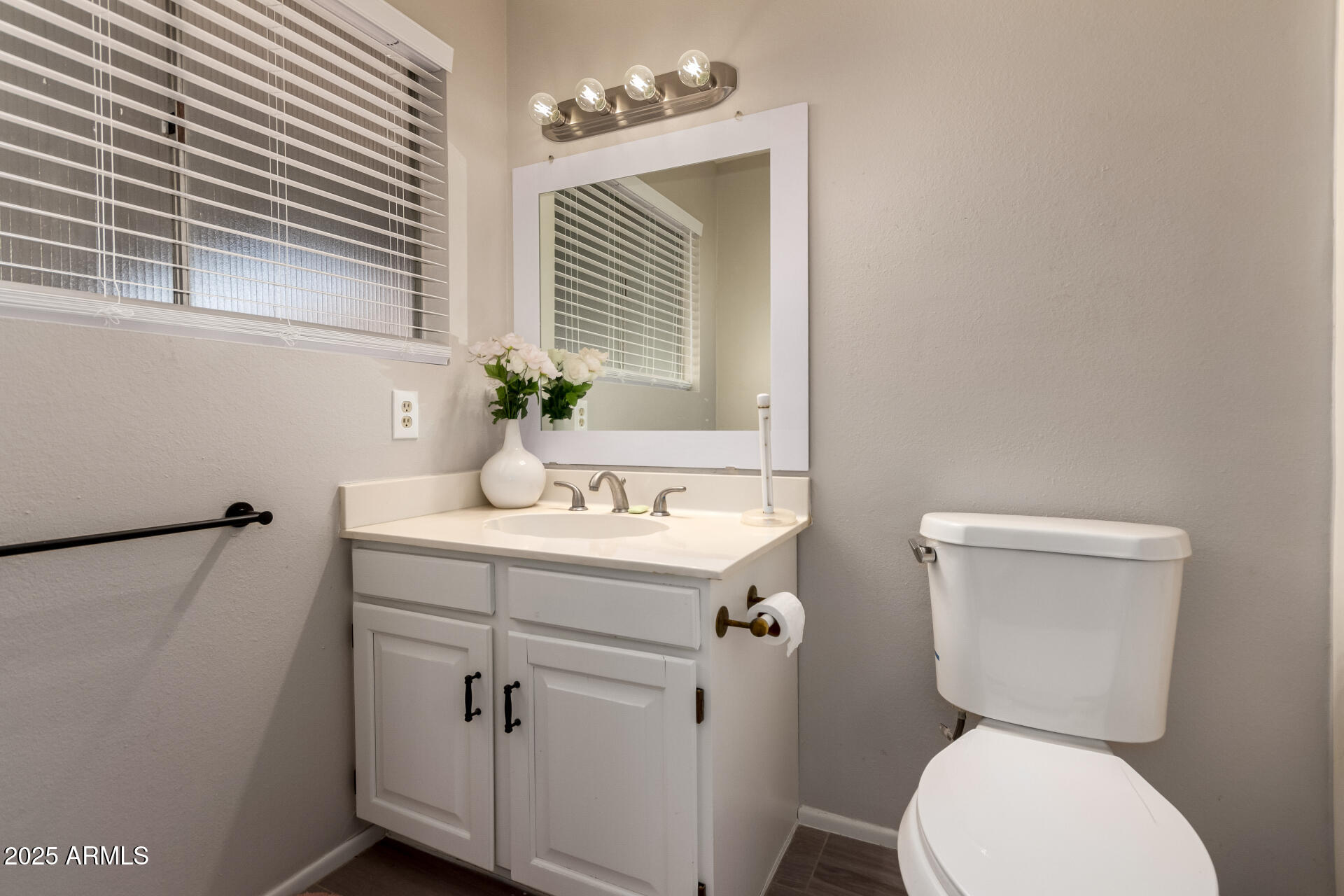 2717 W MEDINA Avenue