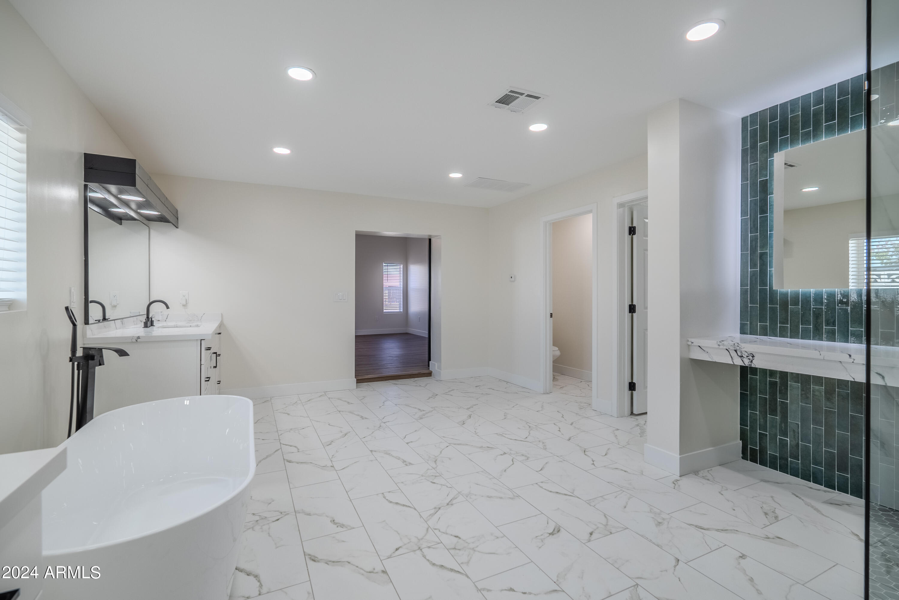 4148 N WESTVIEW Drive