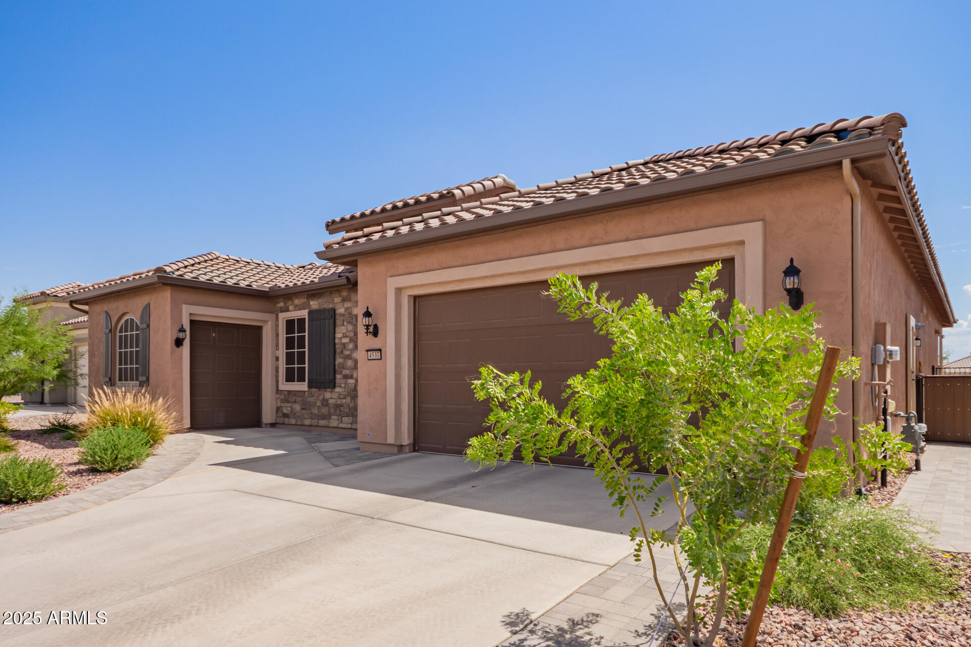 4537 N PRESIDENTIAL Drive