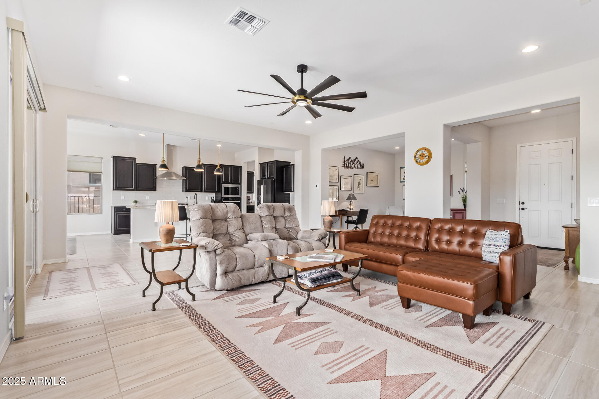 4537 N PRESIDENTIAL Drive