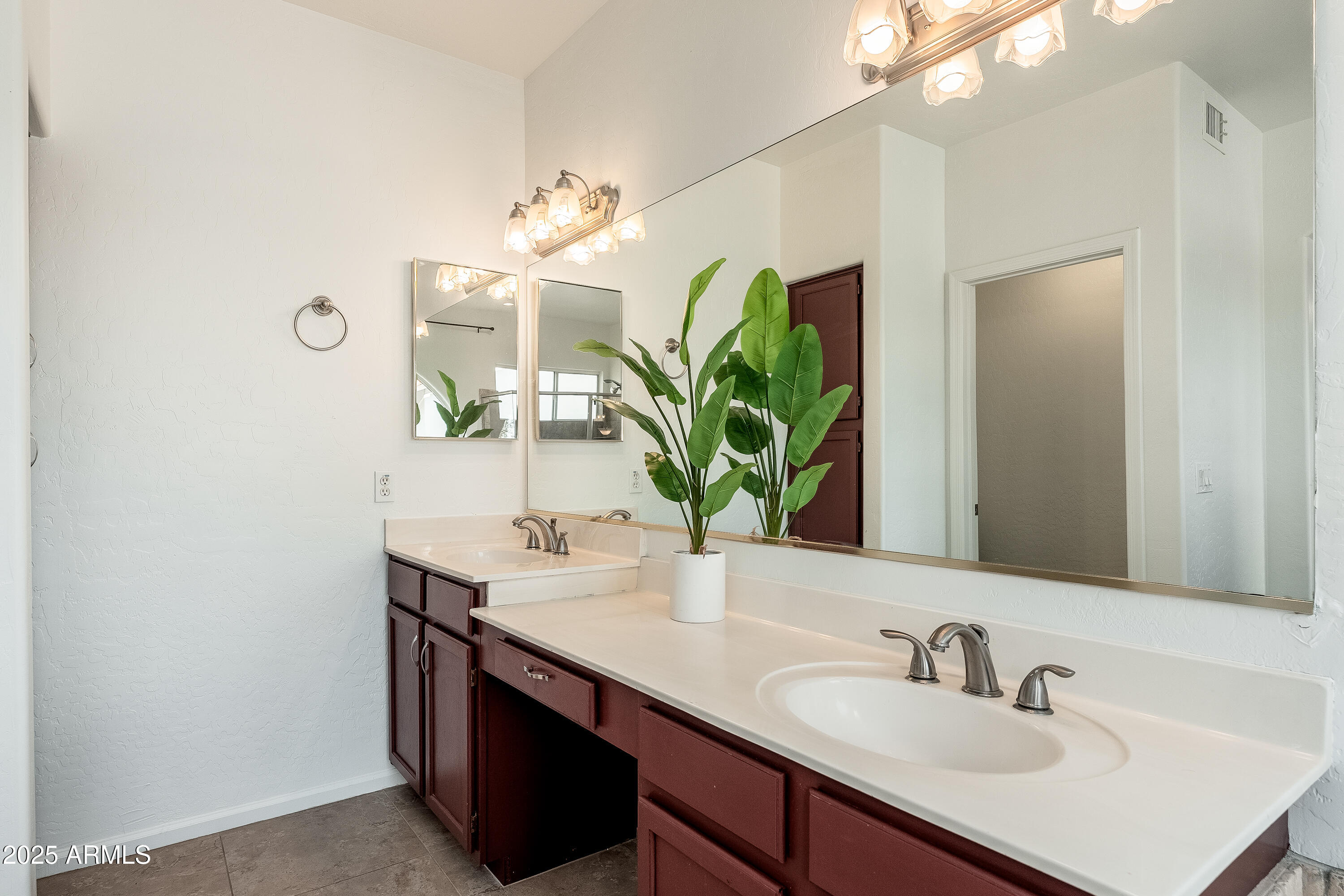 1770 W MULBERRY Drive