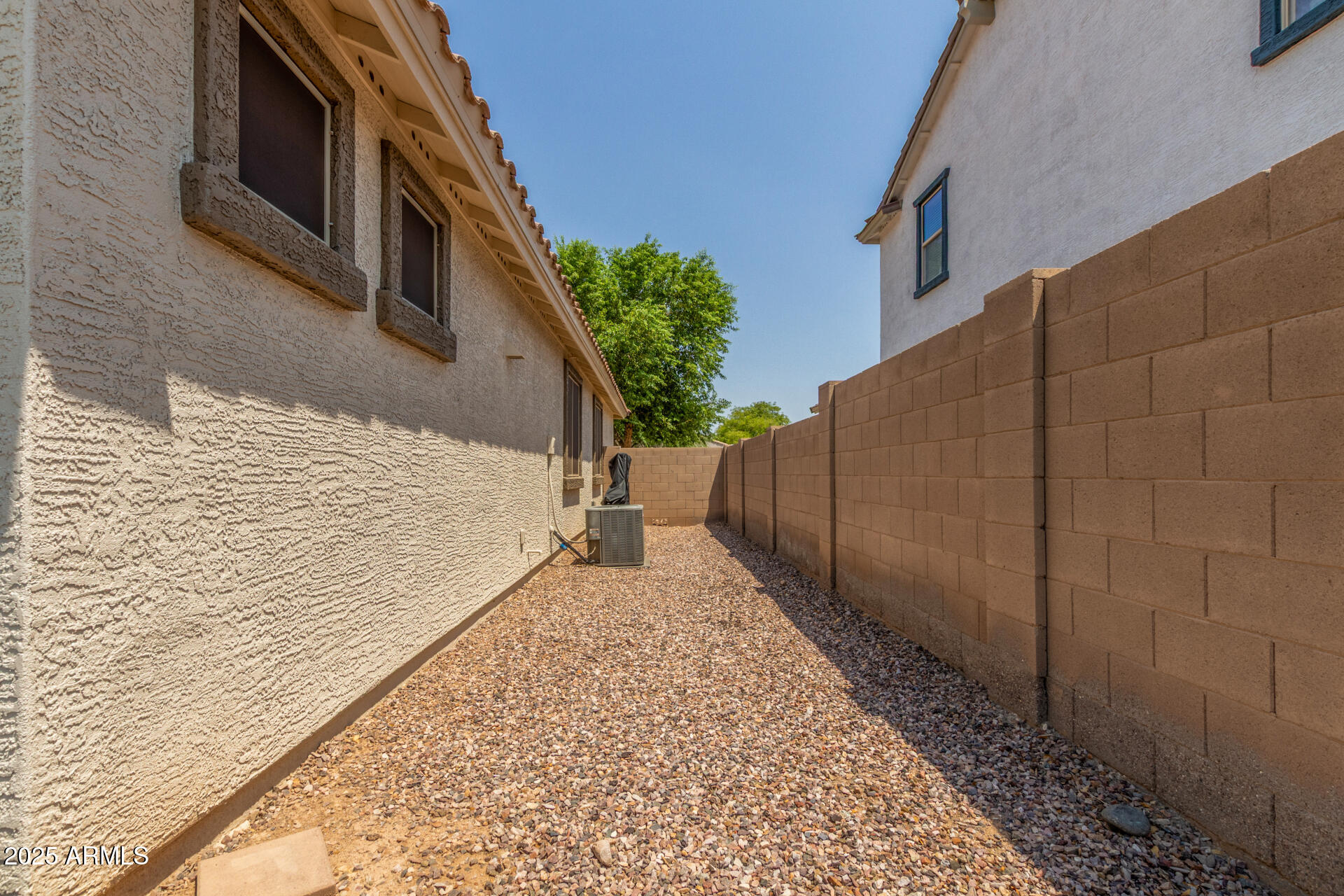 883 E BUCKINGHAM Avenue