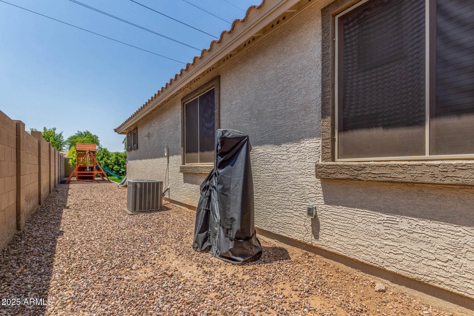 883 E BUCKINGHAM Avenue