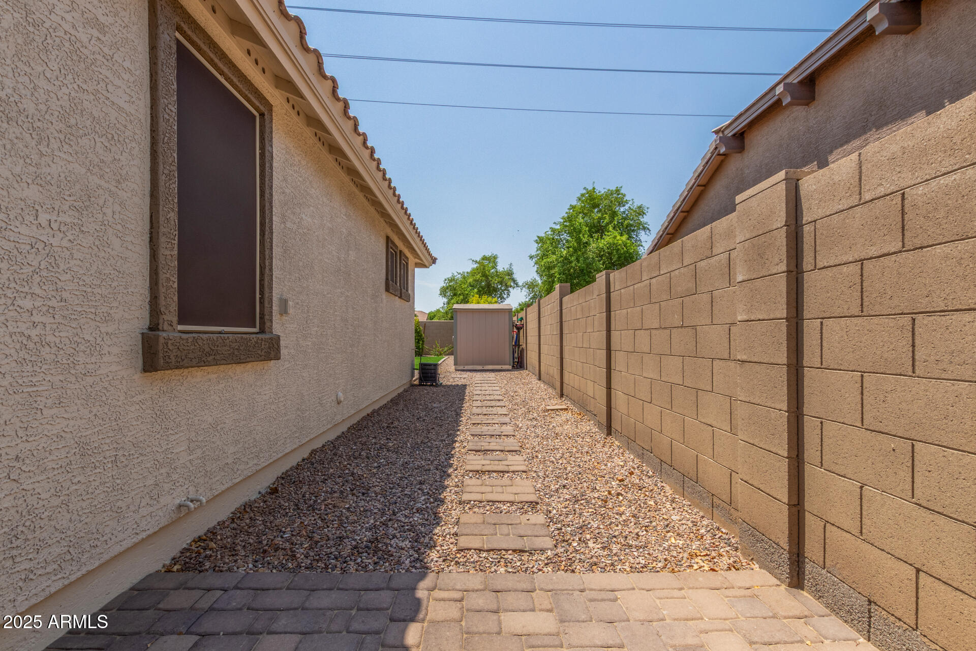 883 E BUCKINGHAM Avenue