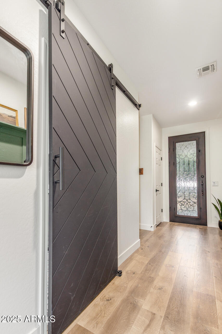 883 E BUCKINGHAM Avenue