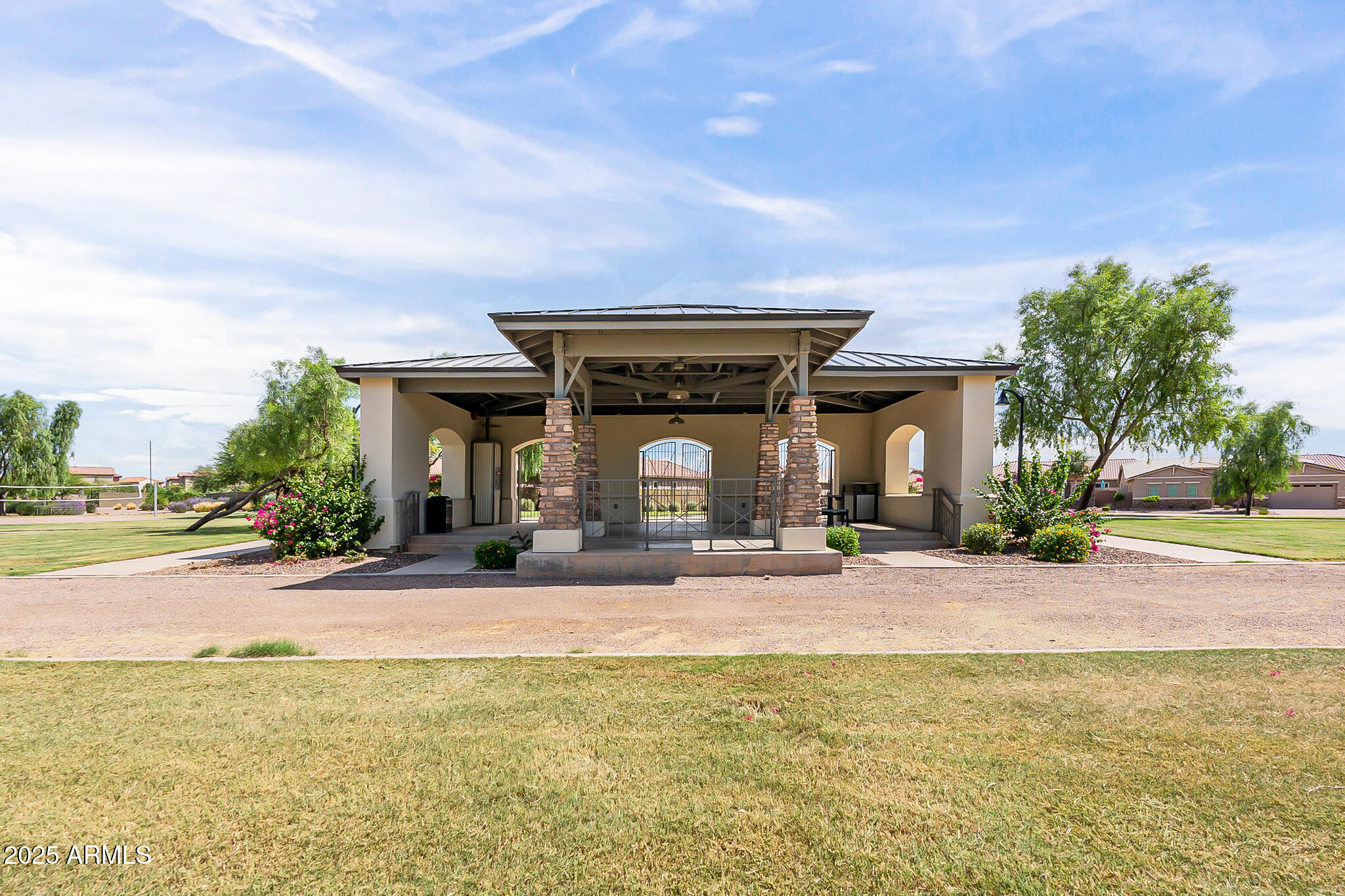 883 E BUCKINGHAM Avenue