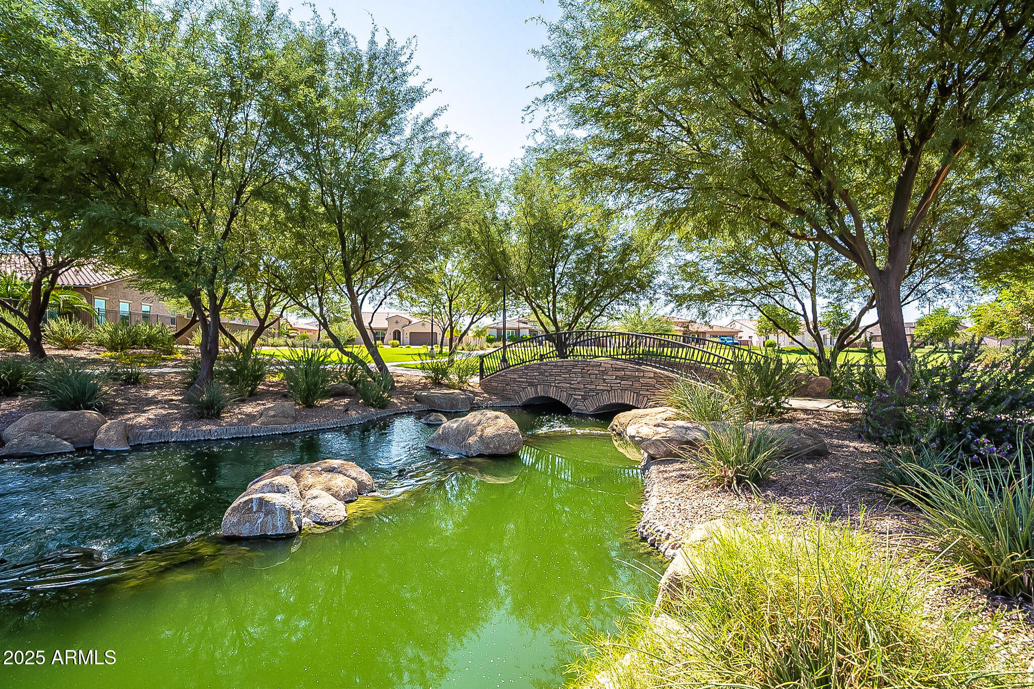 883 E BUCKINGHAM Avenue