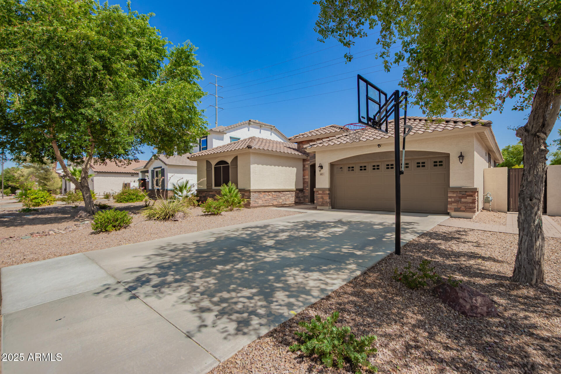 883 E BUCKINGHAM Avenue