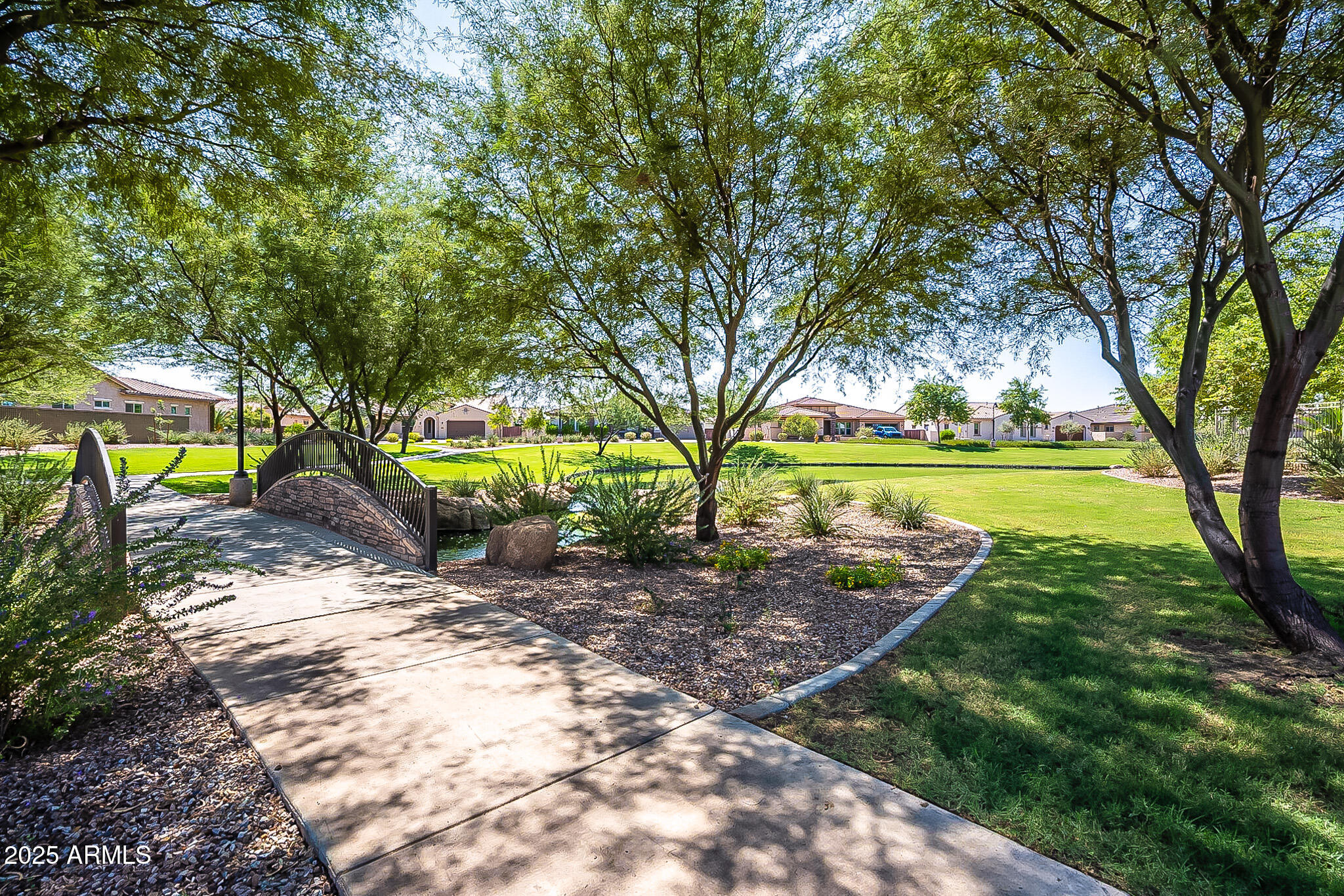 883 E BUCKINGHAM Avenue