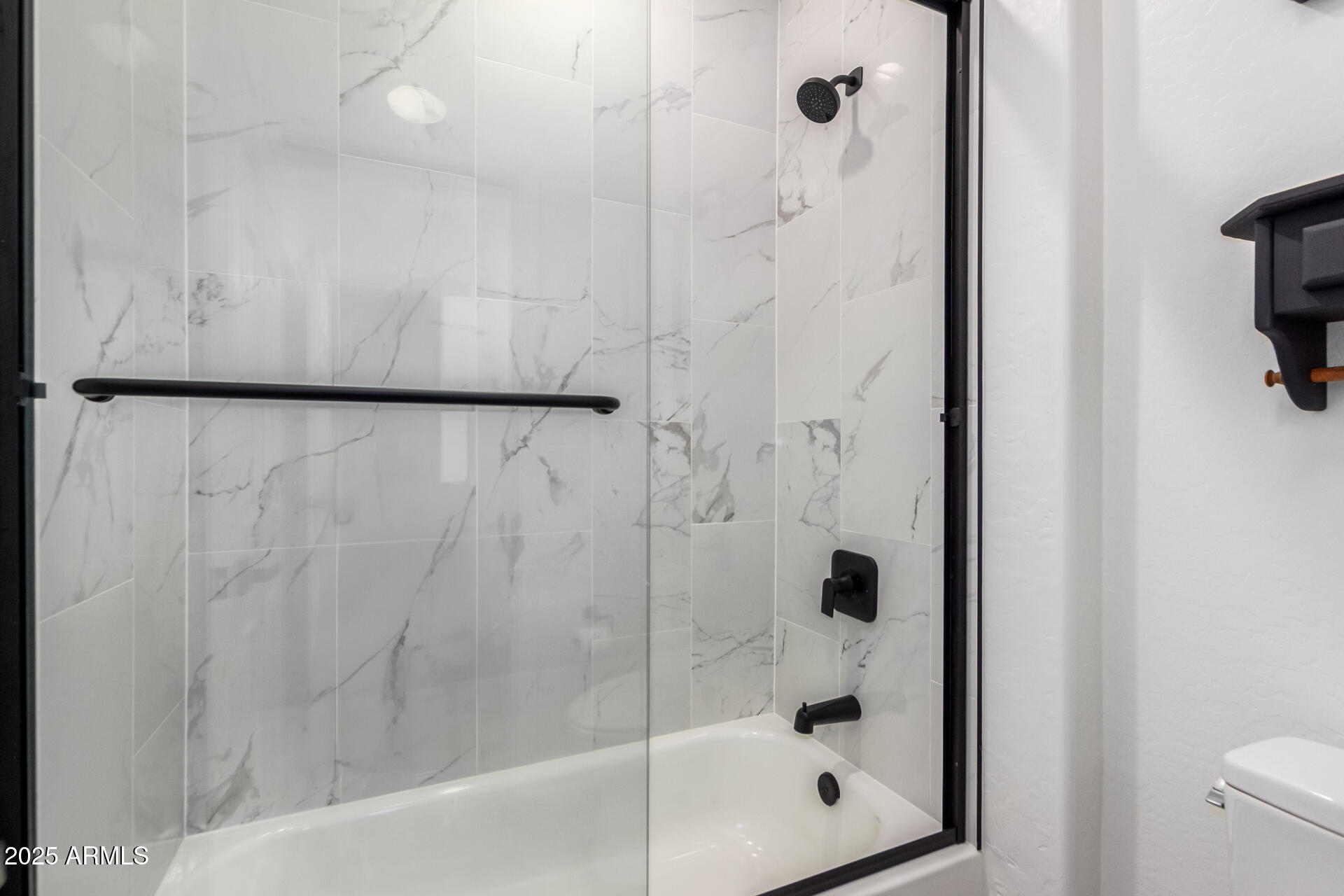 883 E BUCKINGHAM Avenue