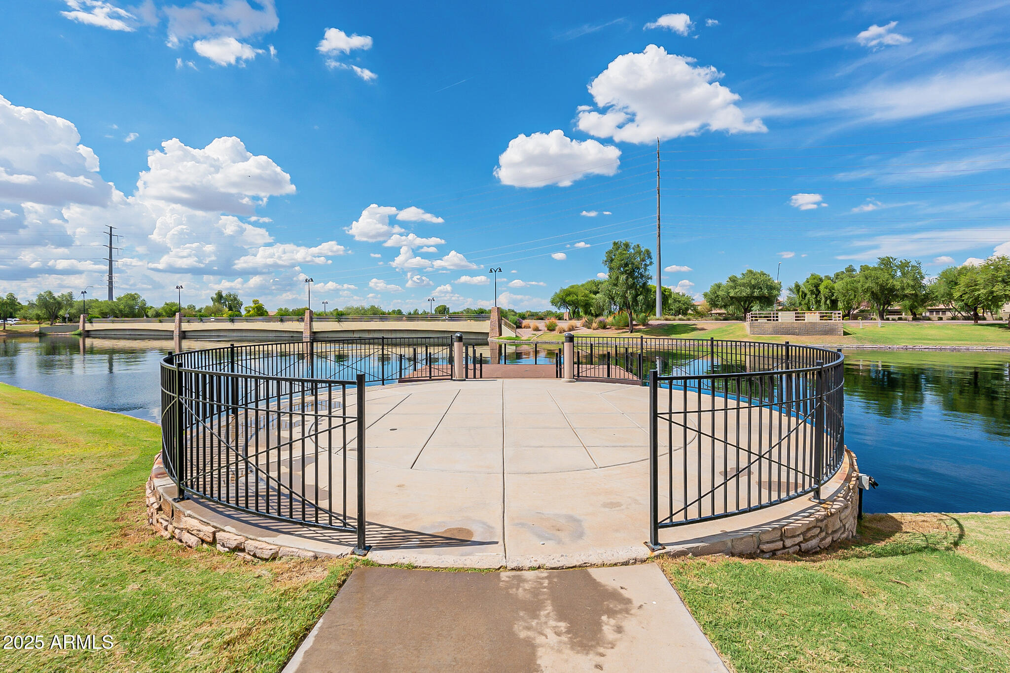 883 E BUCKINGHAM Avenue